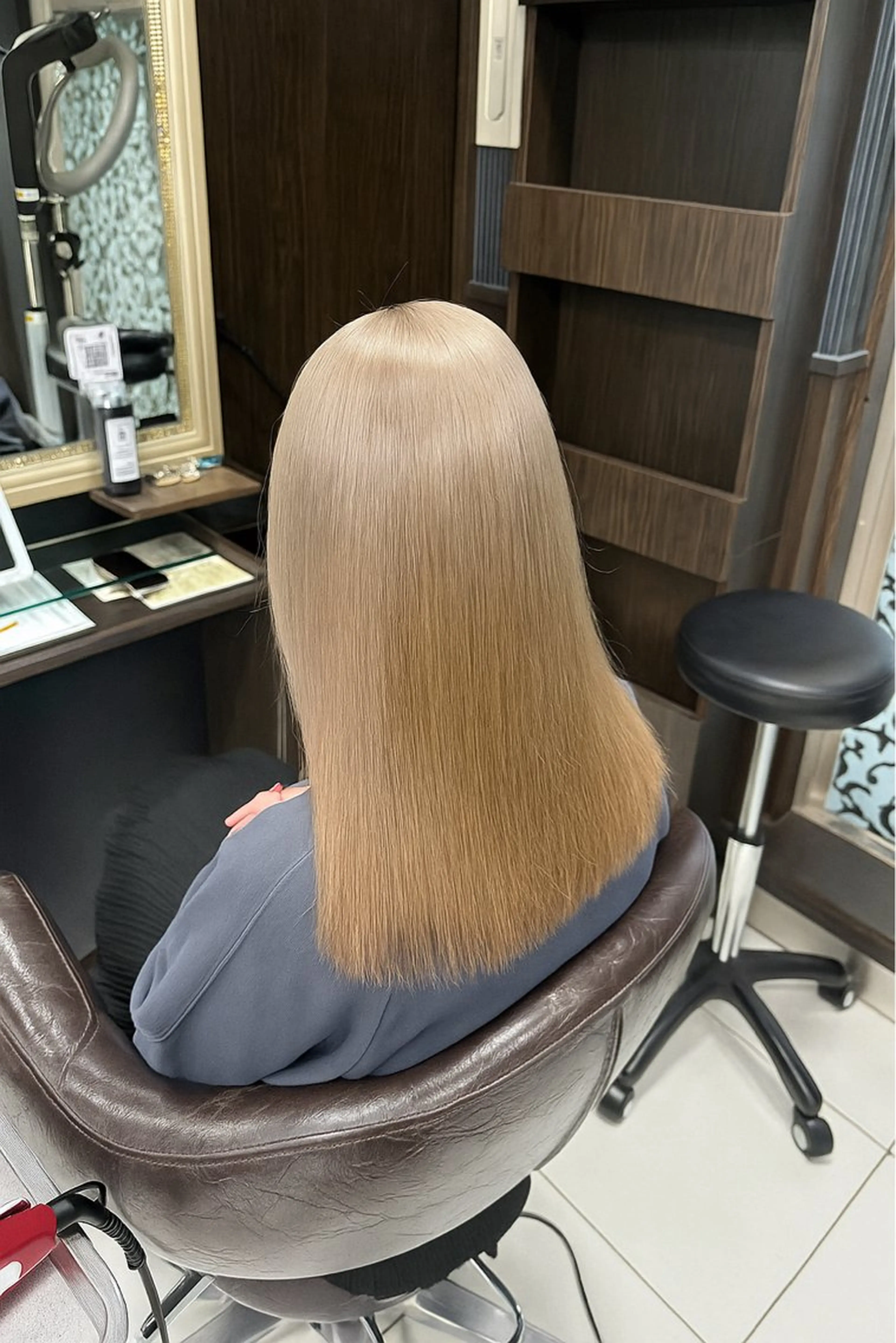 ミディアム カラー ベージュカラー ミルクティーベージュ ブリーチ・カットモデ ル🎀serenaのヘアスタイル