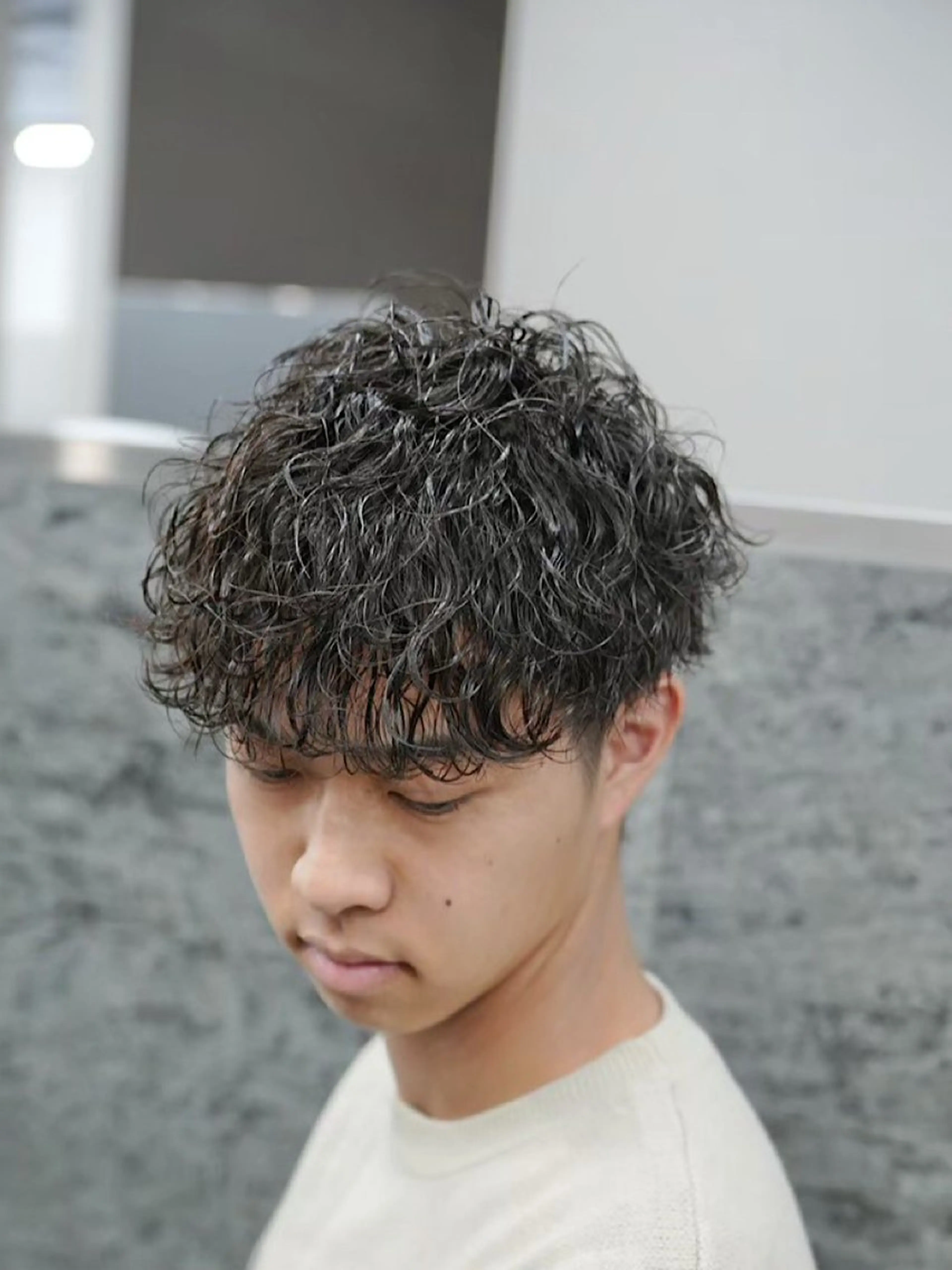 ショート パーマ メンズ フェードカット メンズハイライト メンズメッシュ メンズパーマ スペインカール SLASHメンズ専門 山口孔聖のヘアスタイル