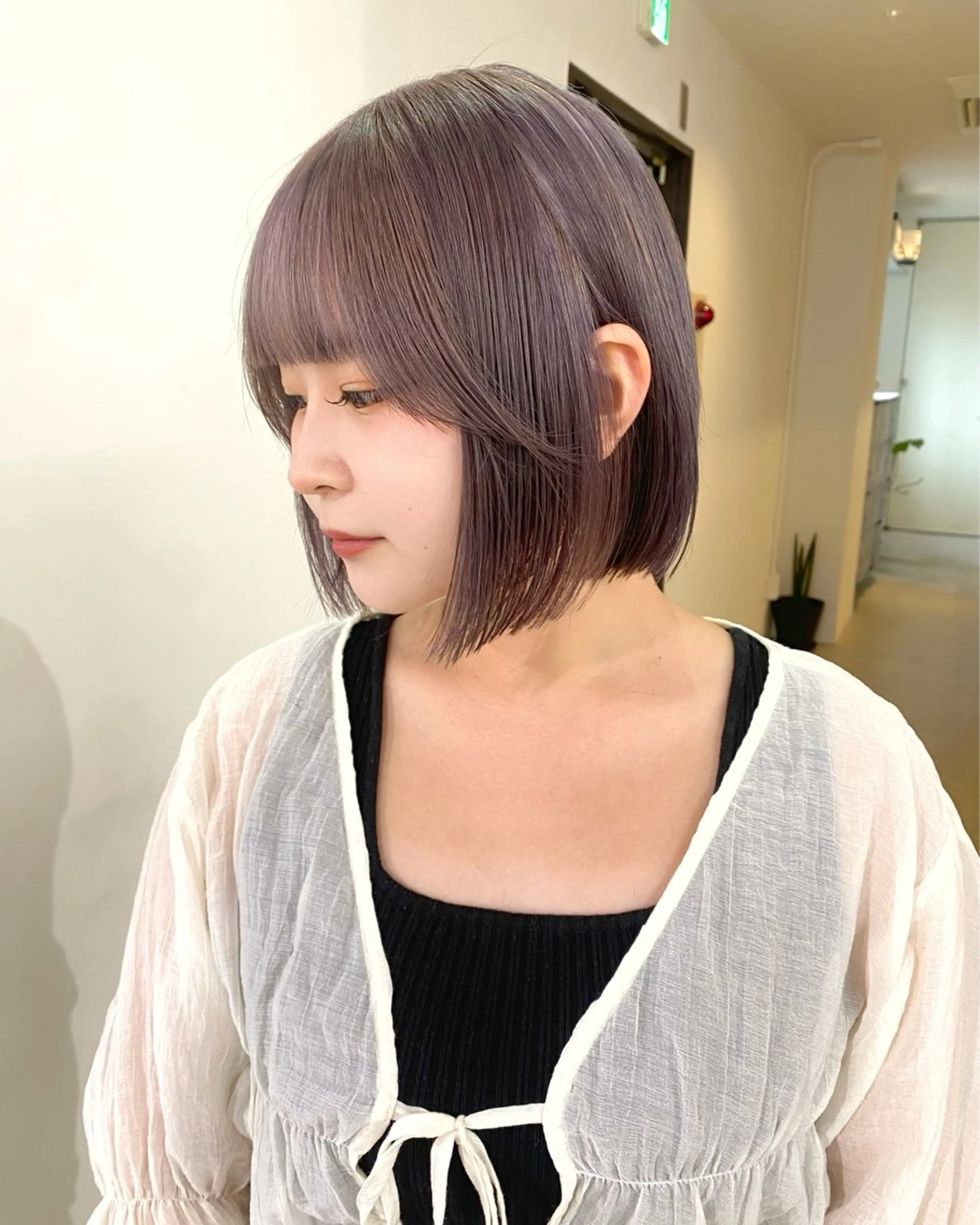 ショート カラー 切りっぱなしボブ ショートボブ ボブレイヤー ボブ 顔まわりレイヤー mizuki/ピンク ベージュ.レイヤーのヘアスタイル