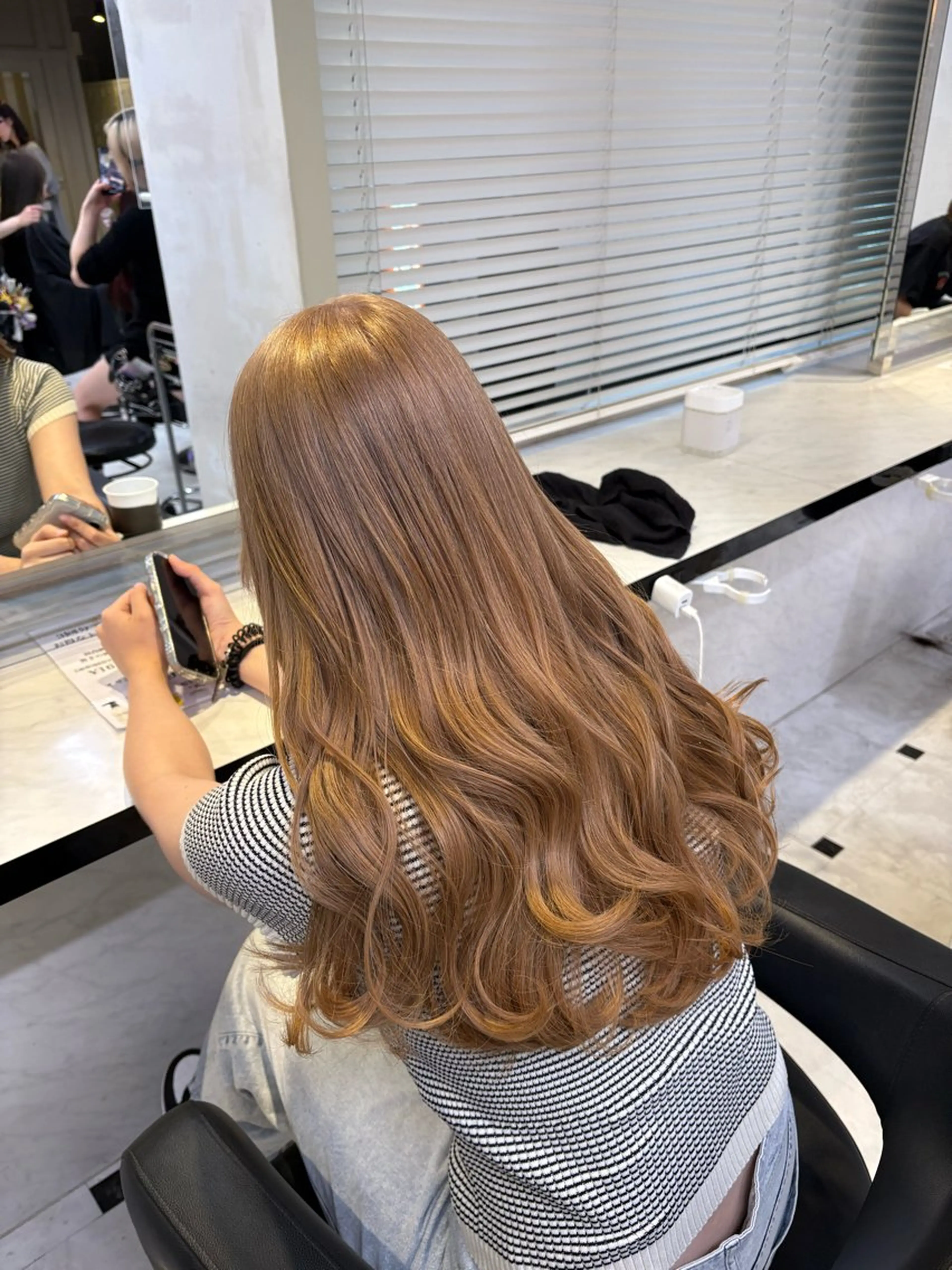 ロング カラー ヘアカラー トリートメント 透明感ベージュカラー 🪞上野🪞AIのヘアスタイル