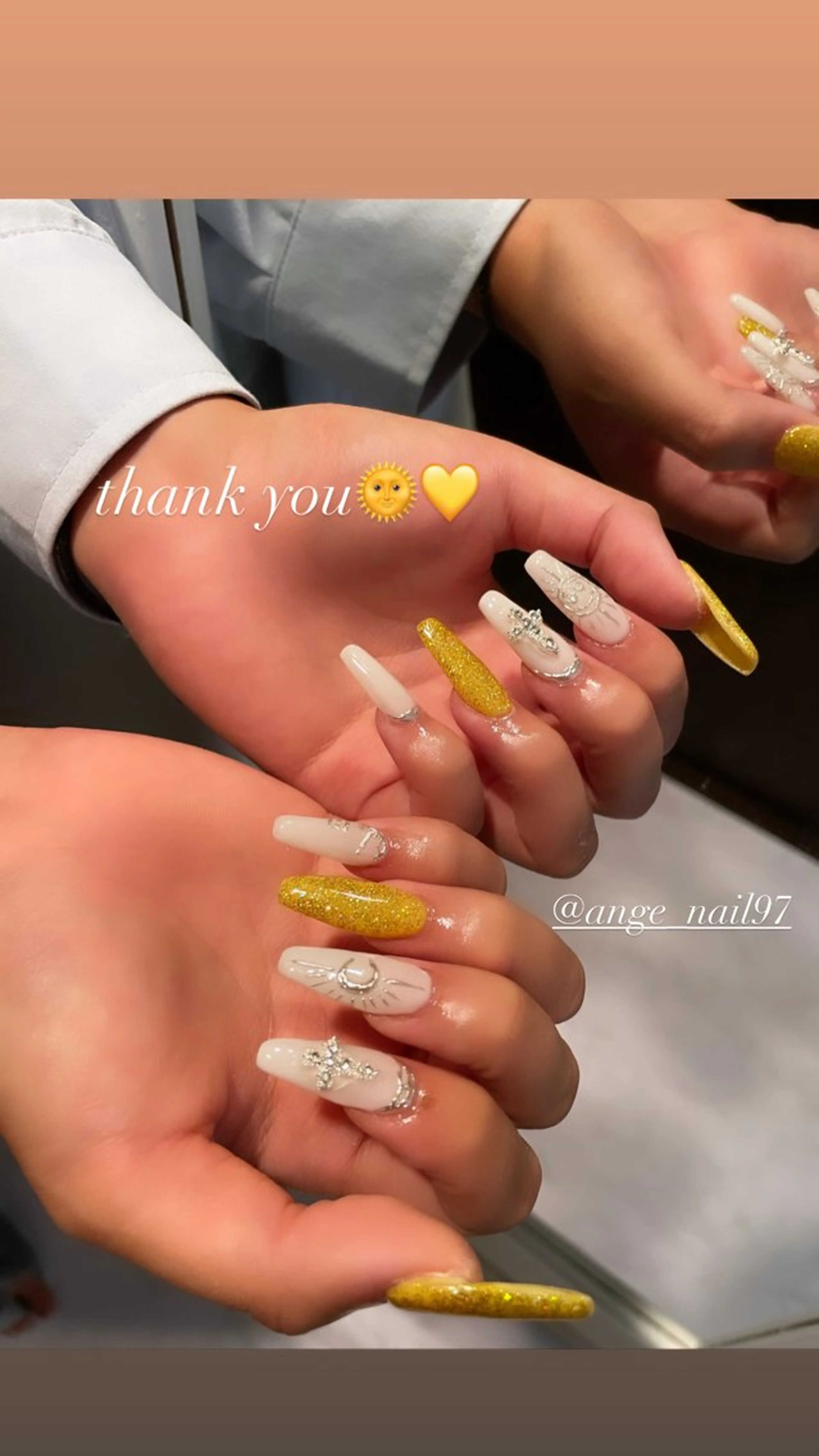 ネイル ロングネイル スカルプネイル 夏ネイル 黄色 ハンドネイル Nail salon 🎀Angeのネイルデザイン