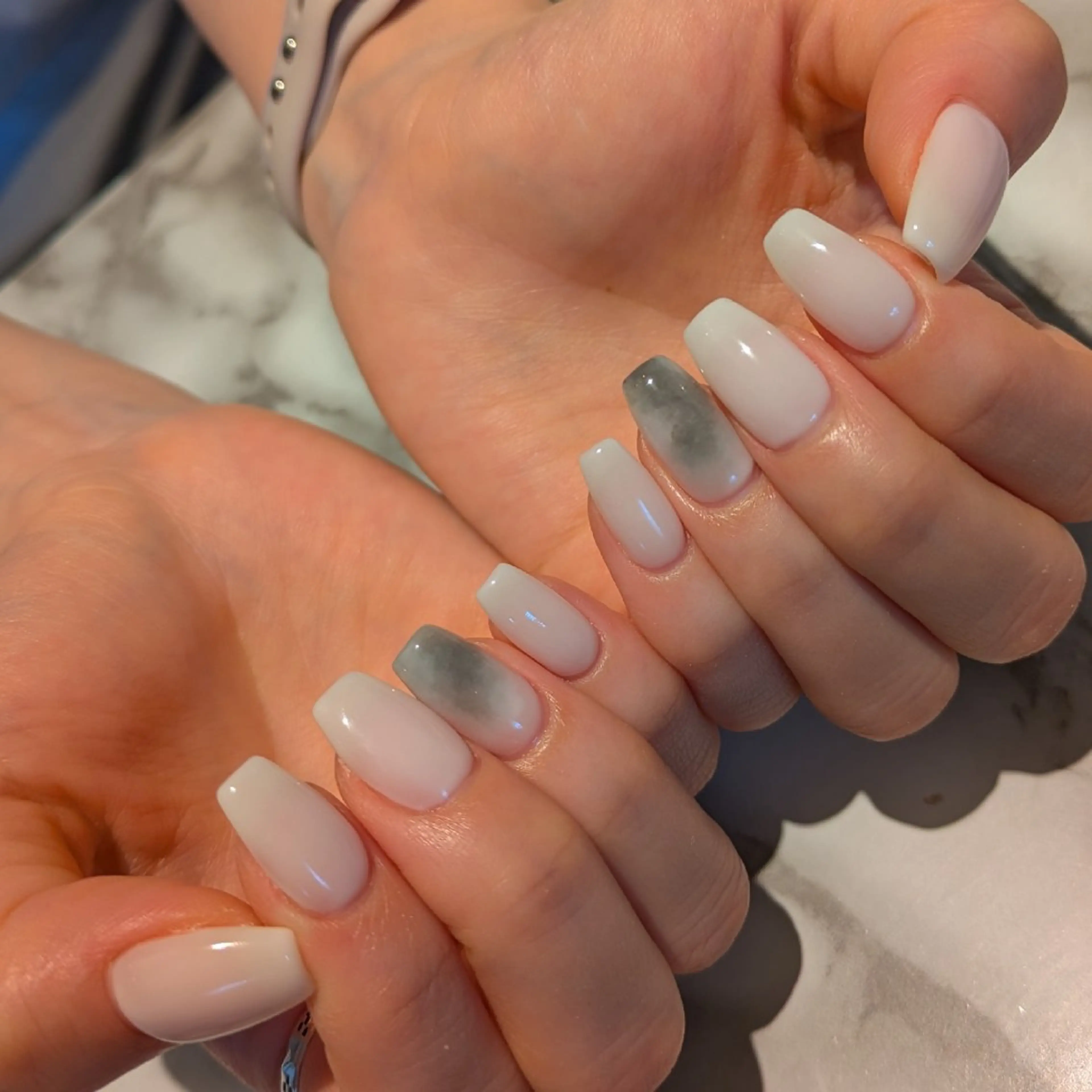 ネイル ニュアンスネイル ジェヌインネイル 河内のネイルデザイン