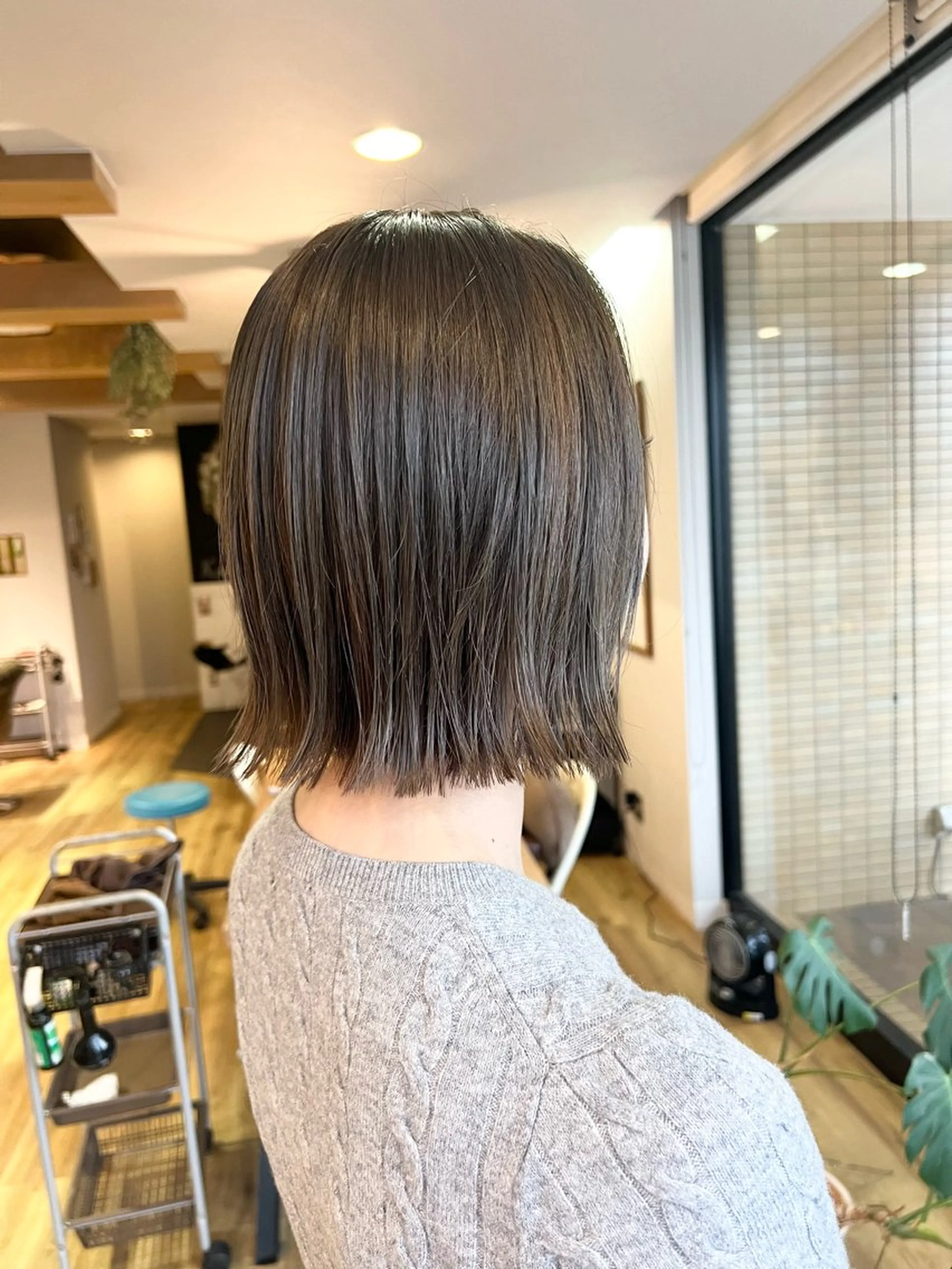 ショート カラー アッシュ ベージュカラー ボブ 堀 望美のヘアスタイル