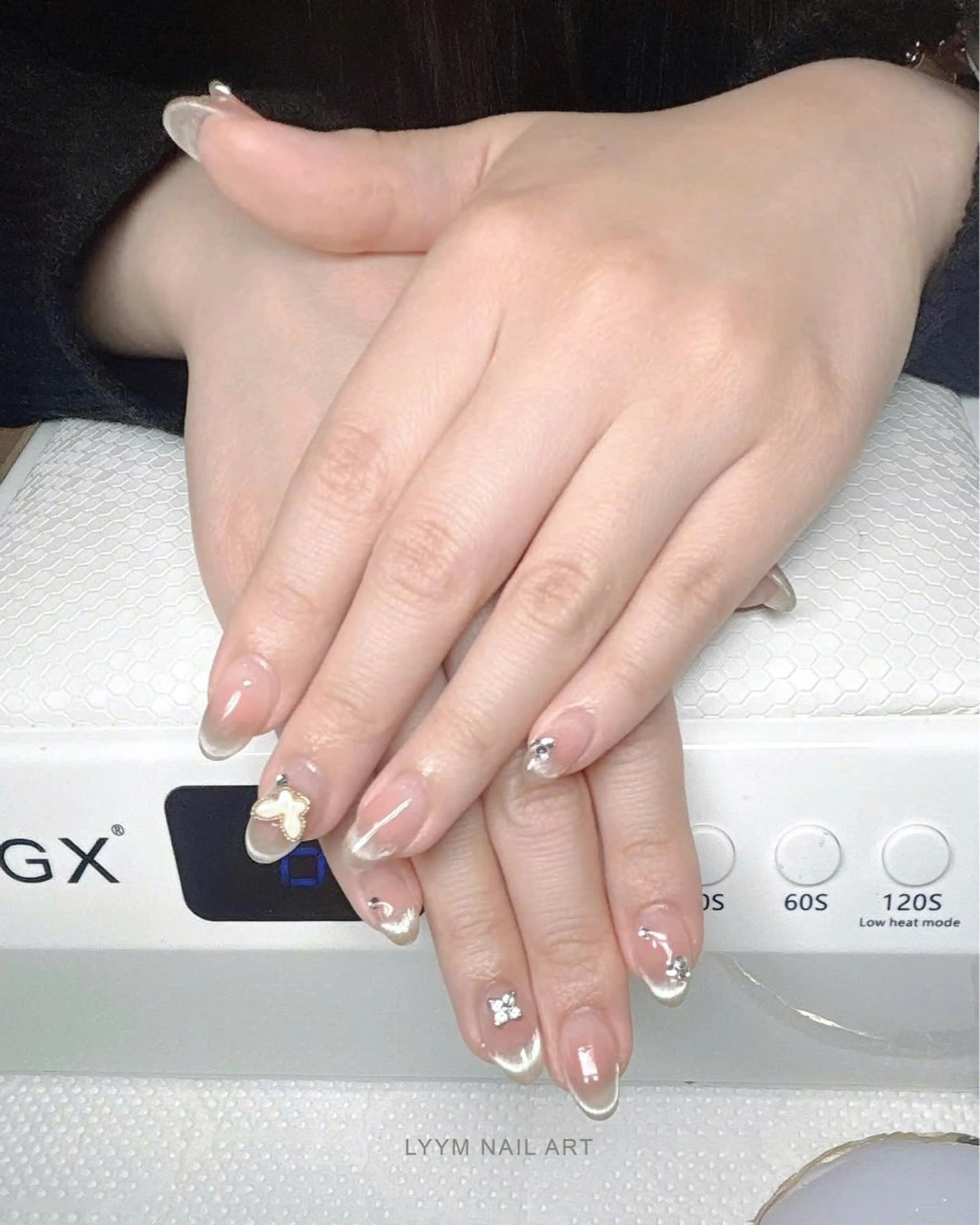 ネイル クリアネイル フレンチネイル ガーリー 氷ネイル・うるうるネイル キラキラネイル ハンドネイル LYYM Salonのネイルデザイン