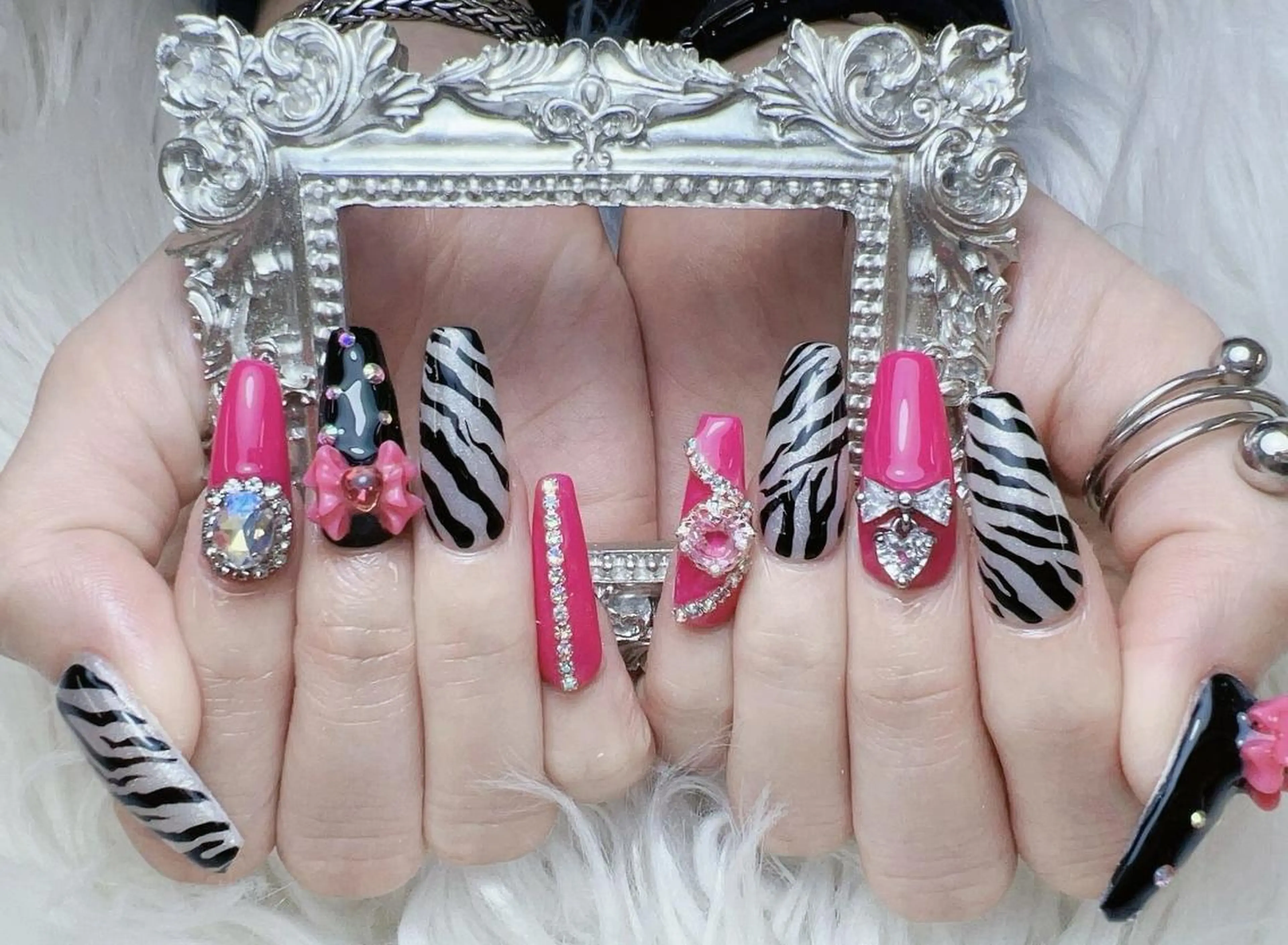 ネイル Hanya 🌈のネイルデザイン