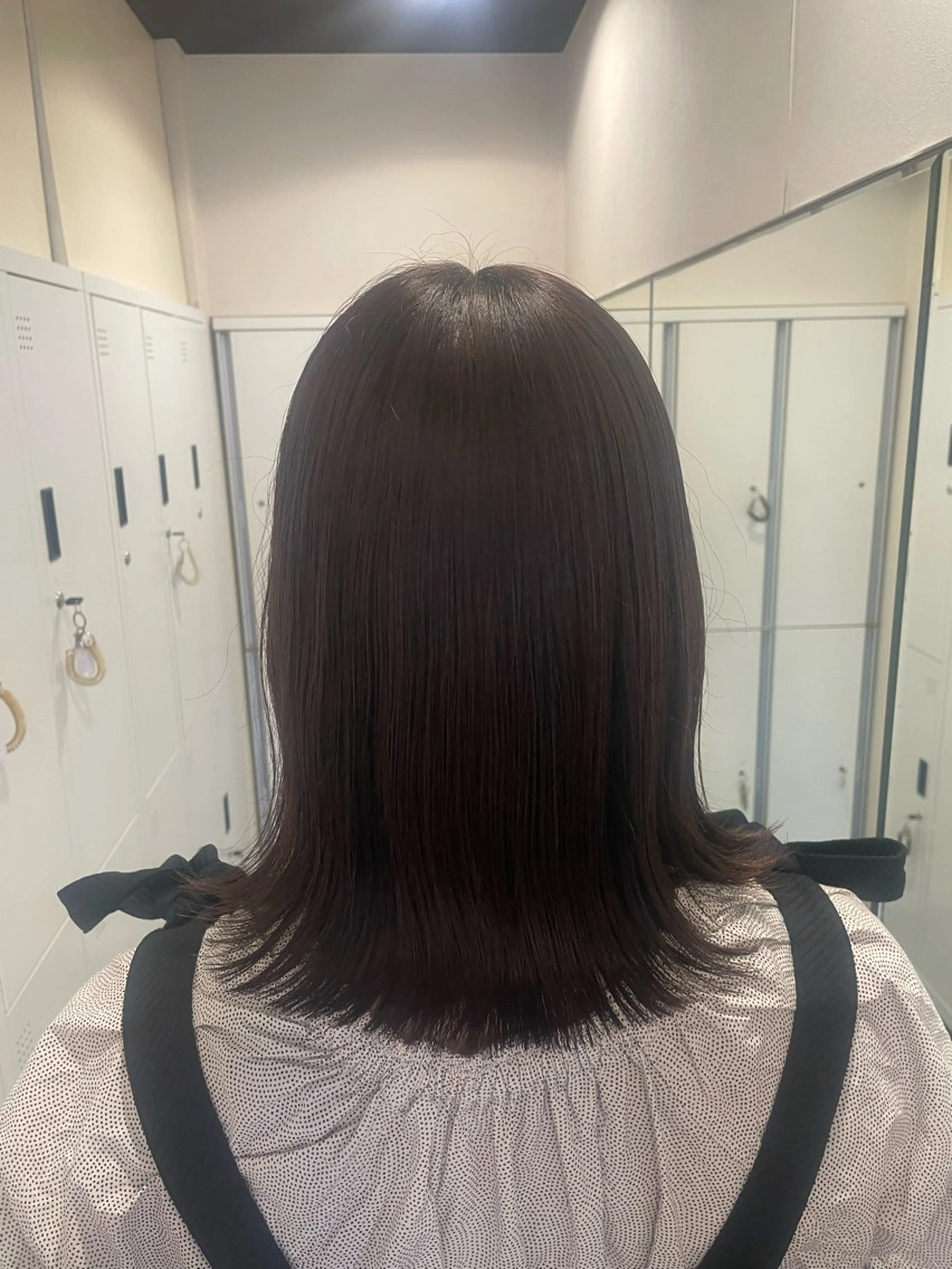 ミディアム ボブ 外ハネヘア カット ハイトーン/パーソナ ルカラー診断・ユキノのヘアスタイル