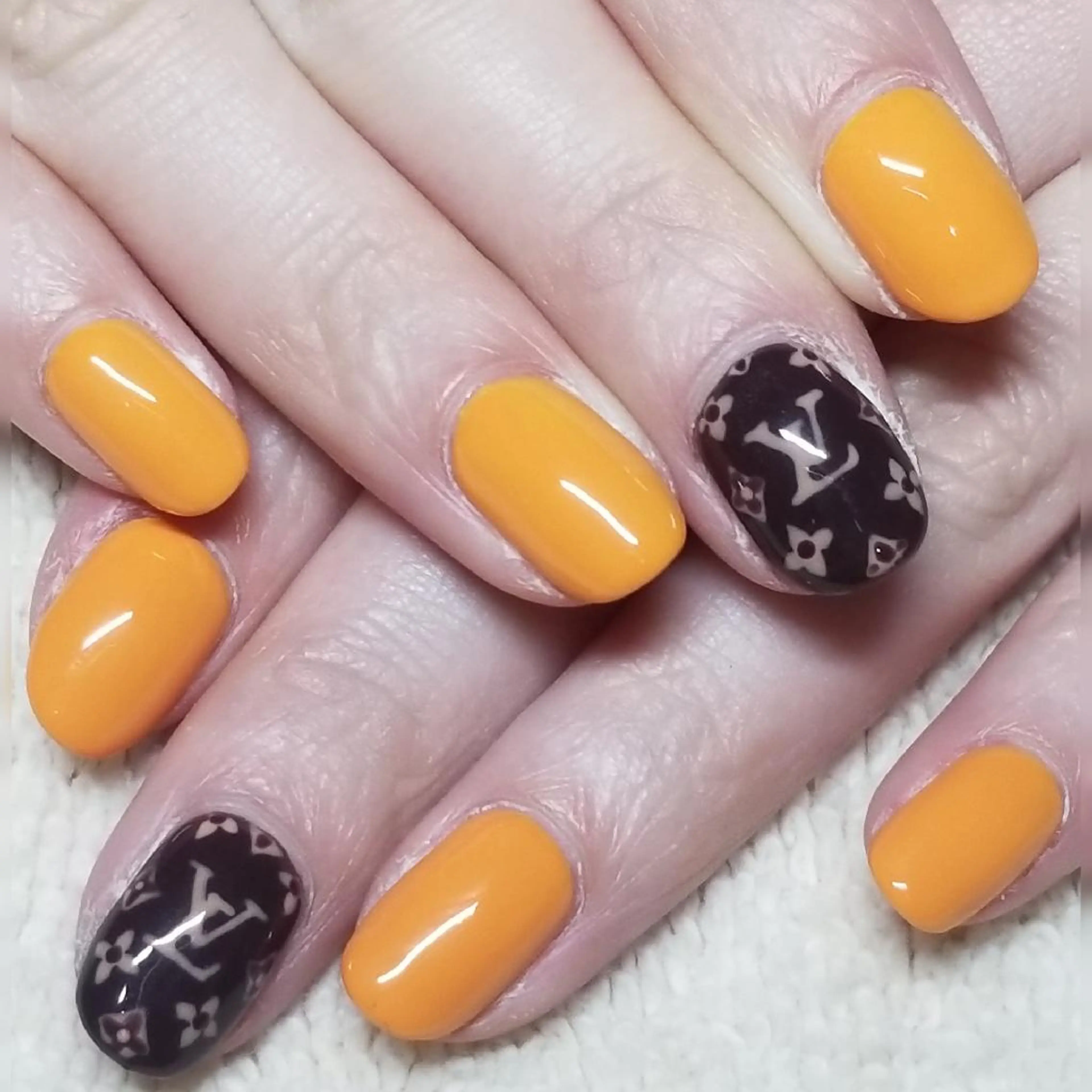 ネイル オレンジ 黄色 ハンドネイル よしだ ひろきのネイルデザイン