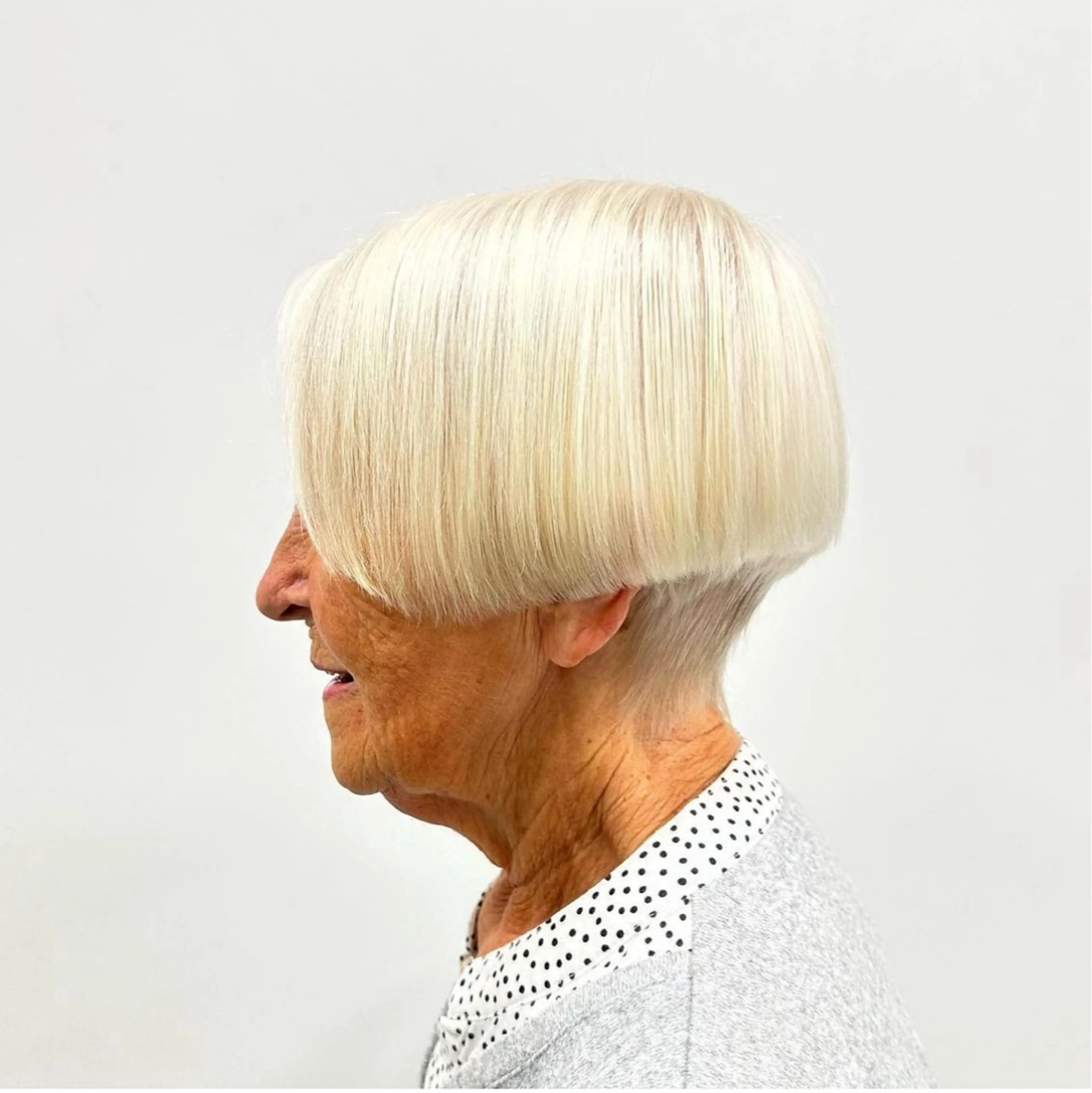 ショート 卒業式のヘアスタイル 🫧RYOグレージュ /透け感カラー🫧のヘアスタイル