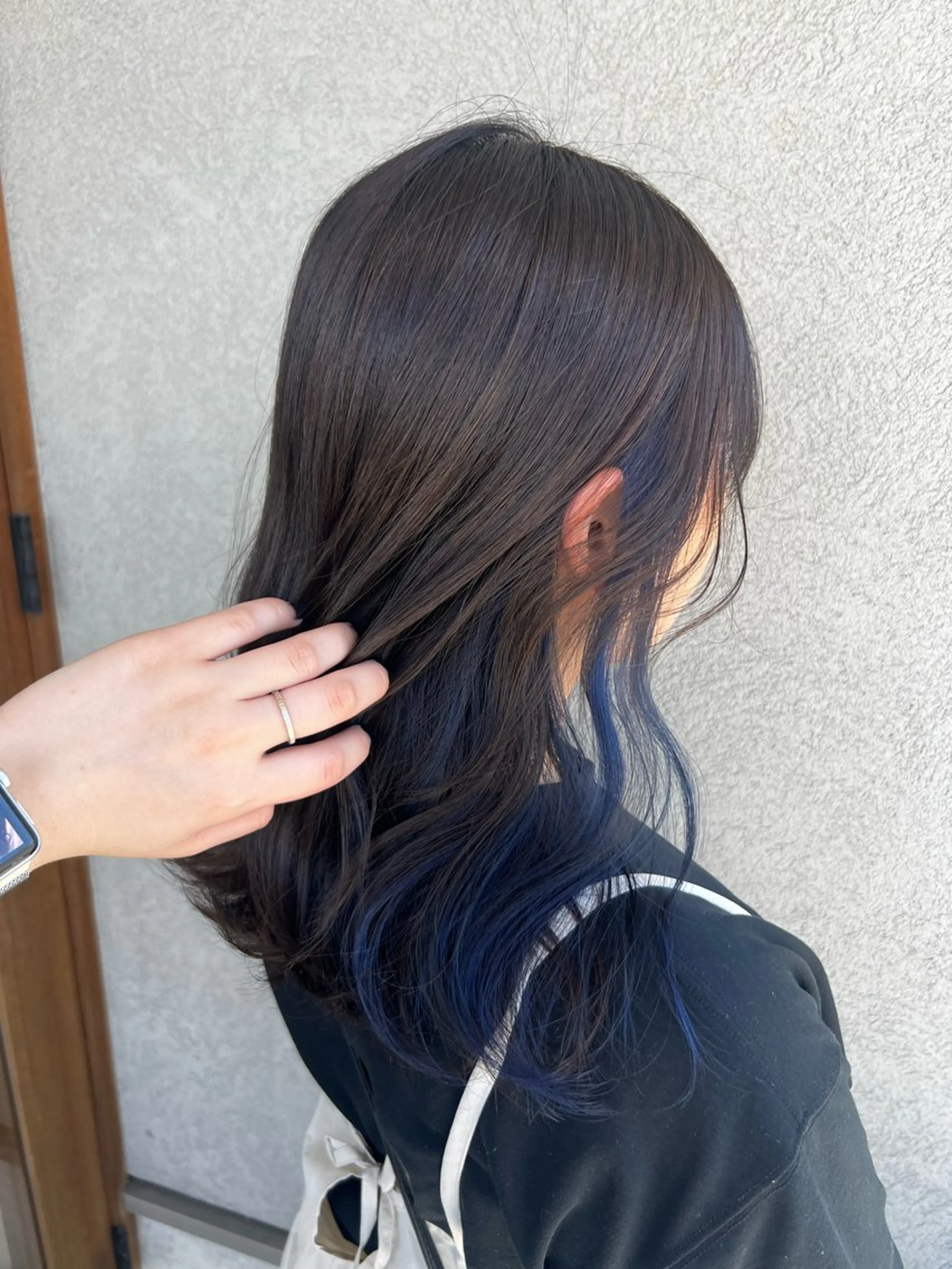 ミディアム カラー ブリーチ ブルーカラー 浅岡 みちるのヘアスタイル