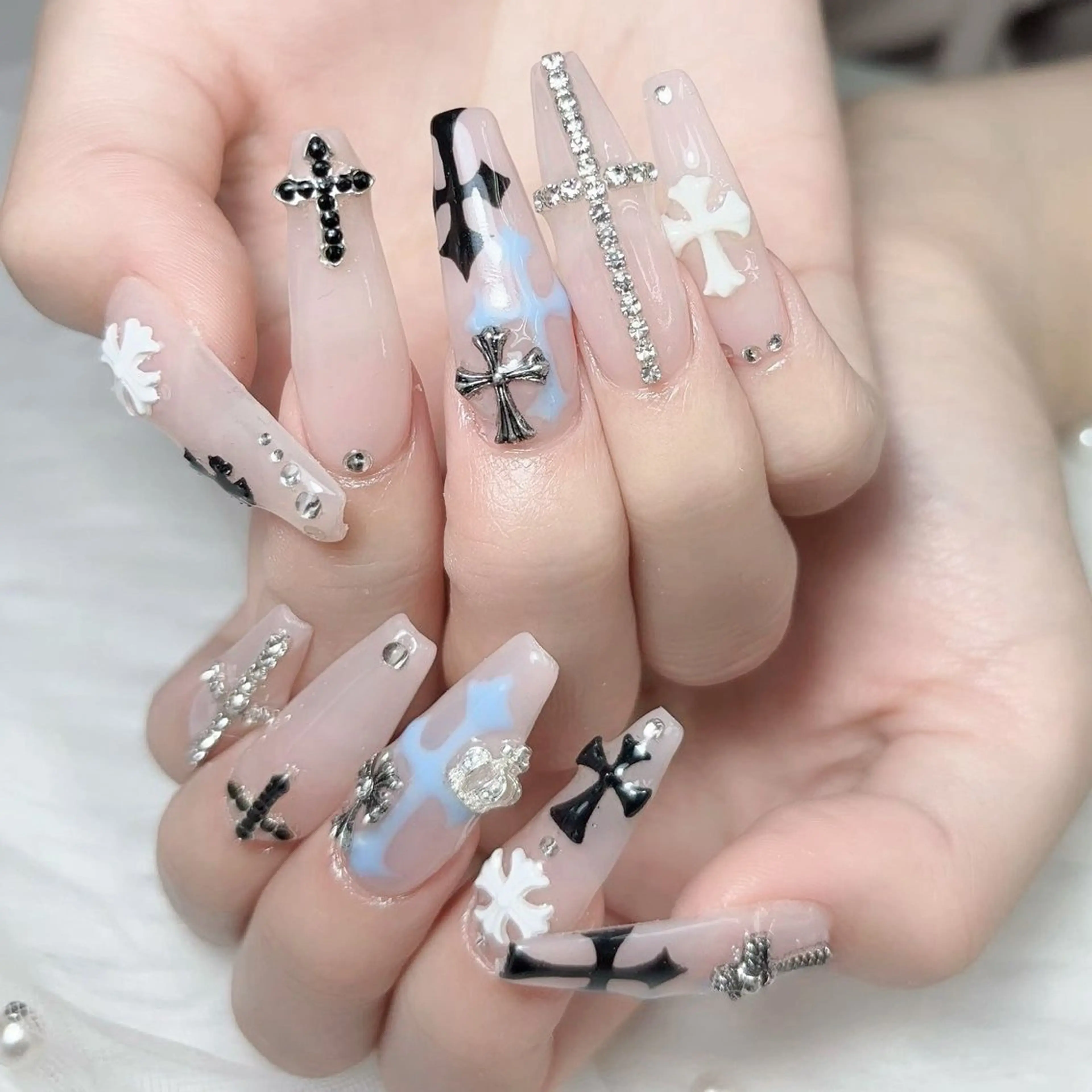 ネイル オーロラネイル 成人式 フレンチネイル ハート 韓国ネイル ハンドネイル Melody Nail所属・Melody 3D/スカルプ専門店のネイルデザイン