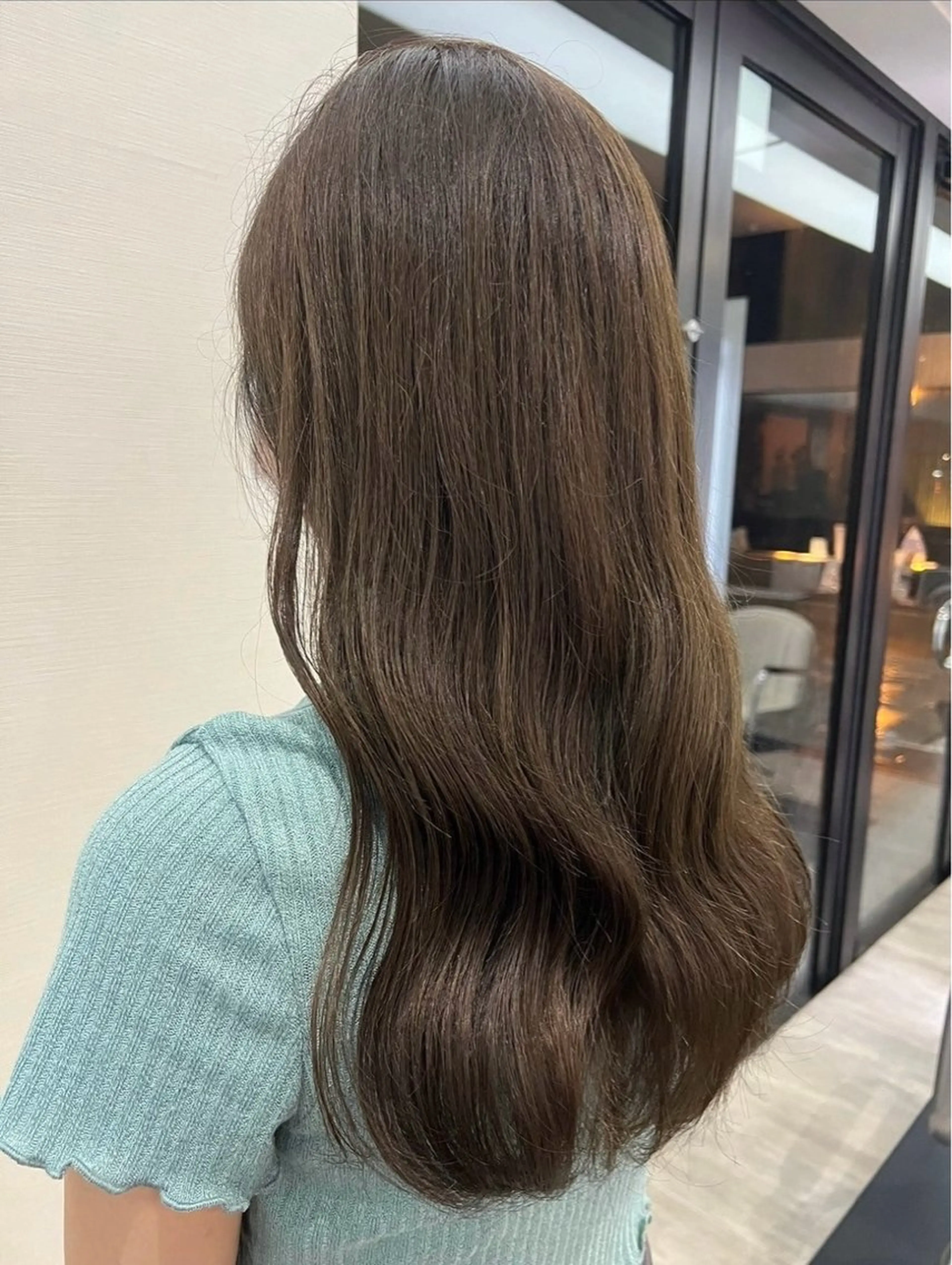 カラー オリーブカラー ハイトーン／ レイヤー／ボブのヘアスタイル