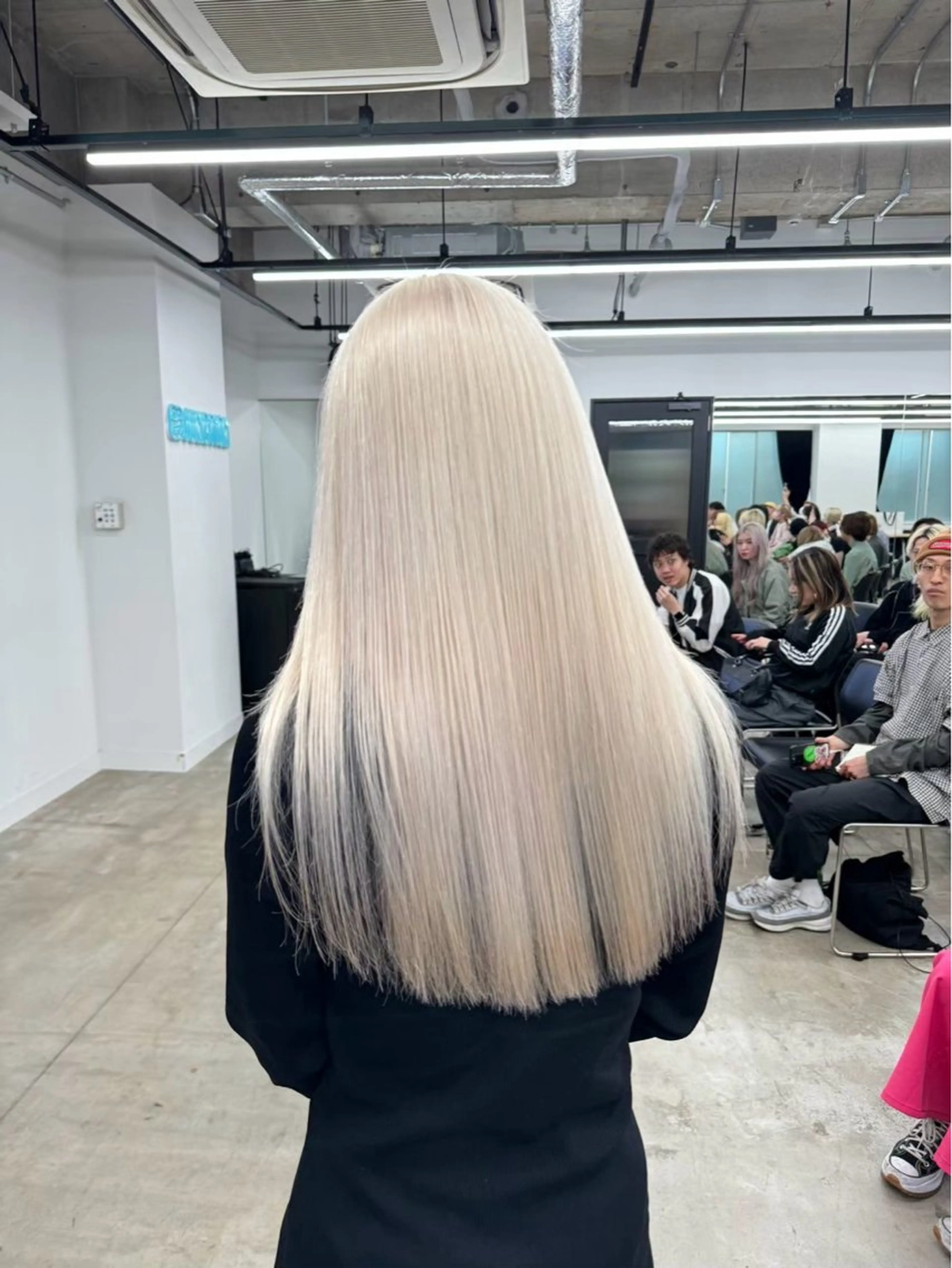 ロング カラー ブロンド ホワイトブロンド ヘアカラー トリートメント ヘアセット ブリーチ特化/レイヤ ーカット🥀マサルのヘアスタイル