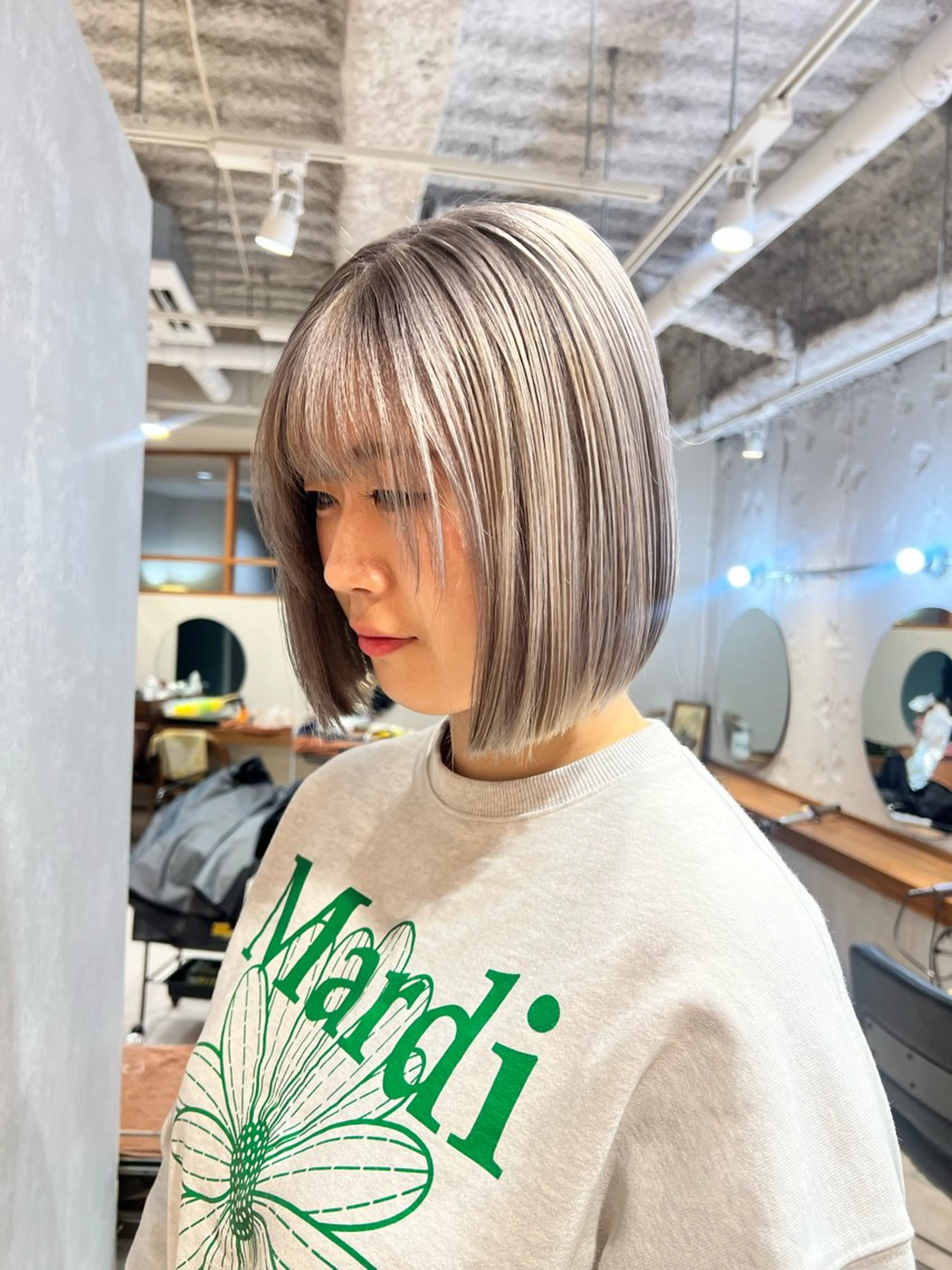 カラー ブリーチ カット ヘアカラー トリートメント 🎀 夏秋🎀のヘアスタイル