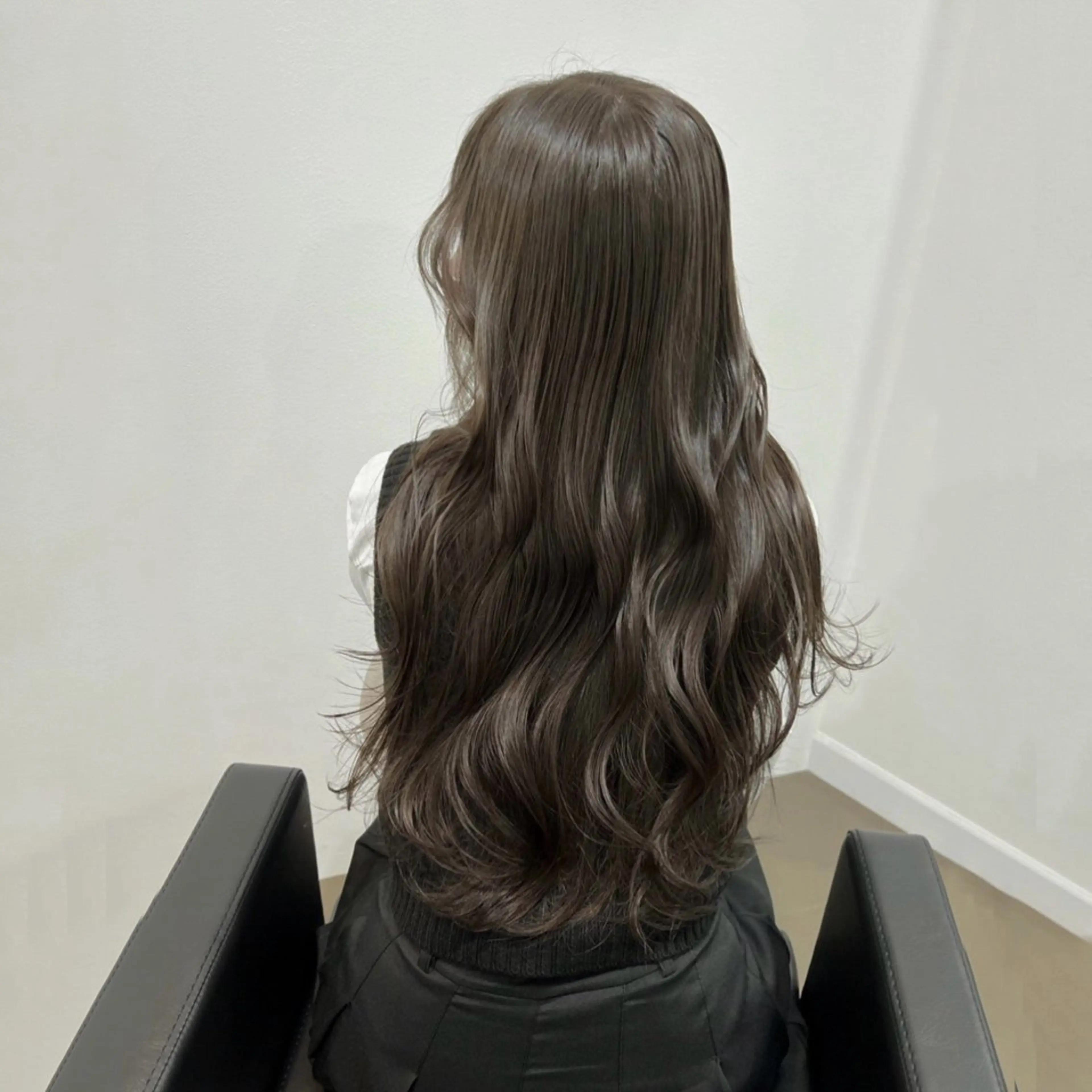 ロング 加藤 詩流のヘアスタイル