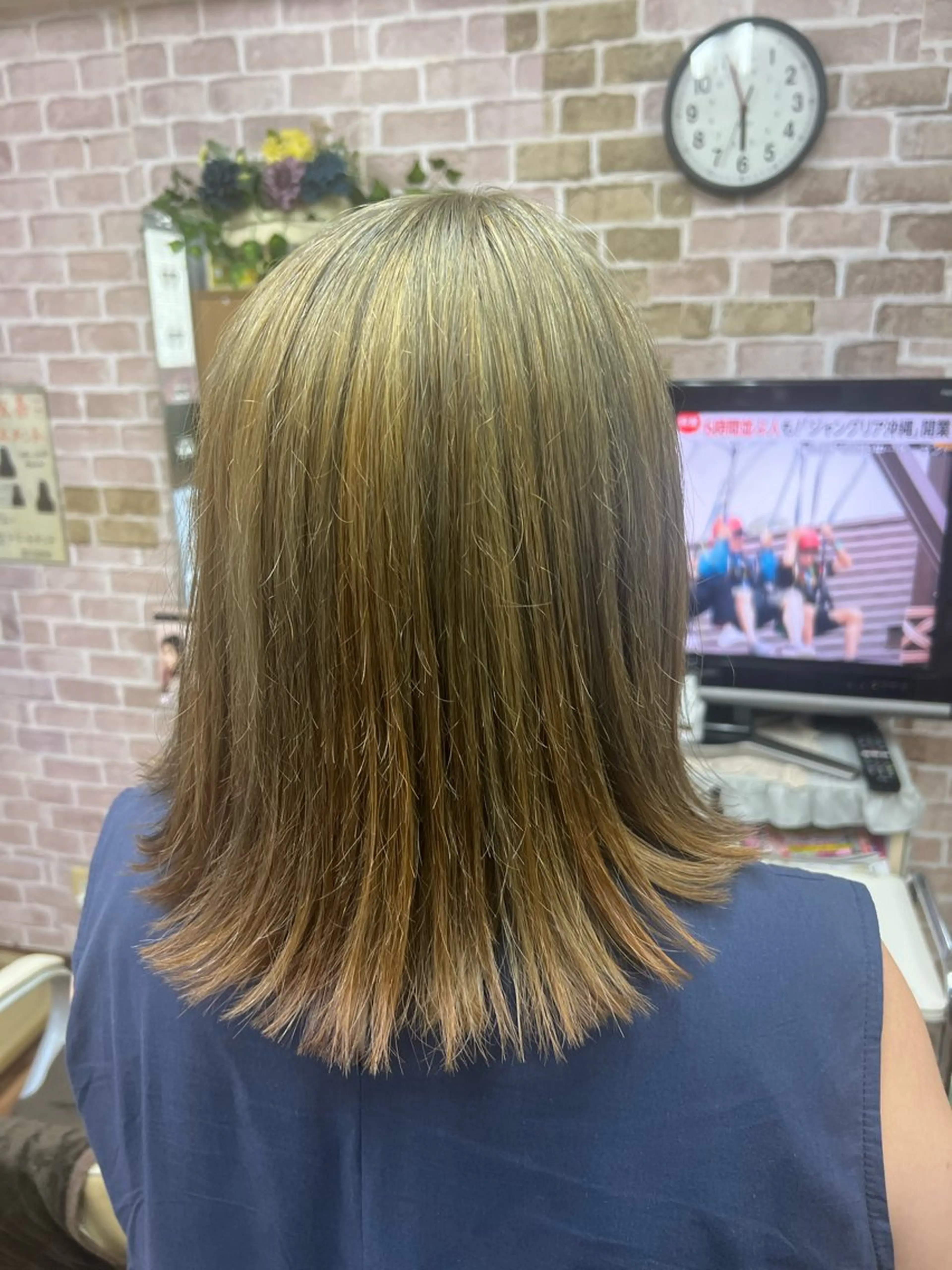 カラー 萱場 利恵のヘアスタイル