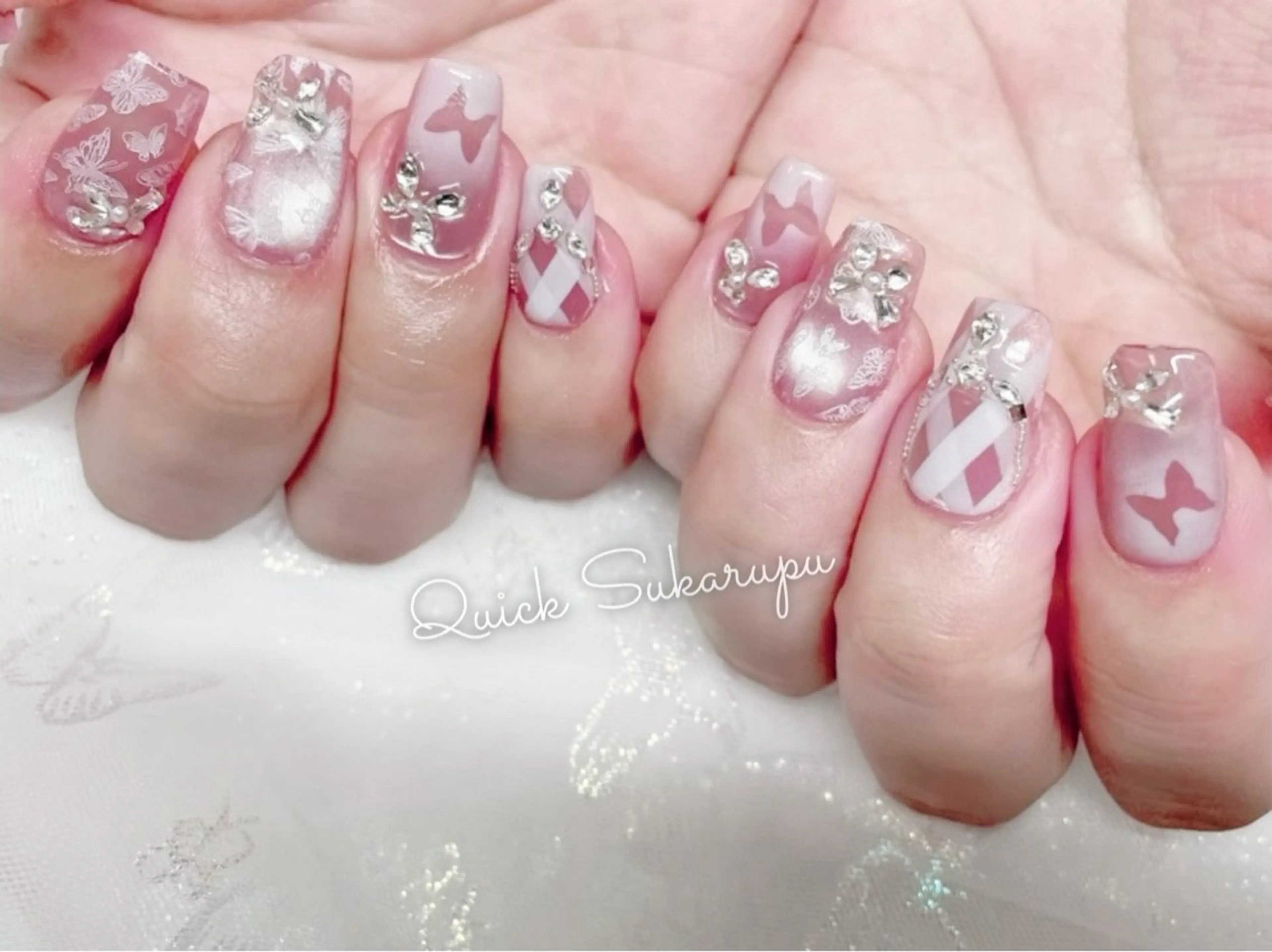 ミディアム ハンドネイル Quick Sukarupu 高田馬場店所属・Quick Sukarupuのネイルデザイン