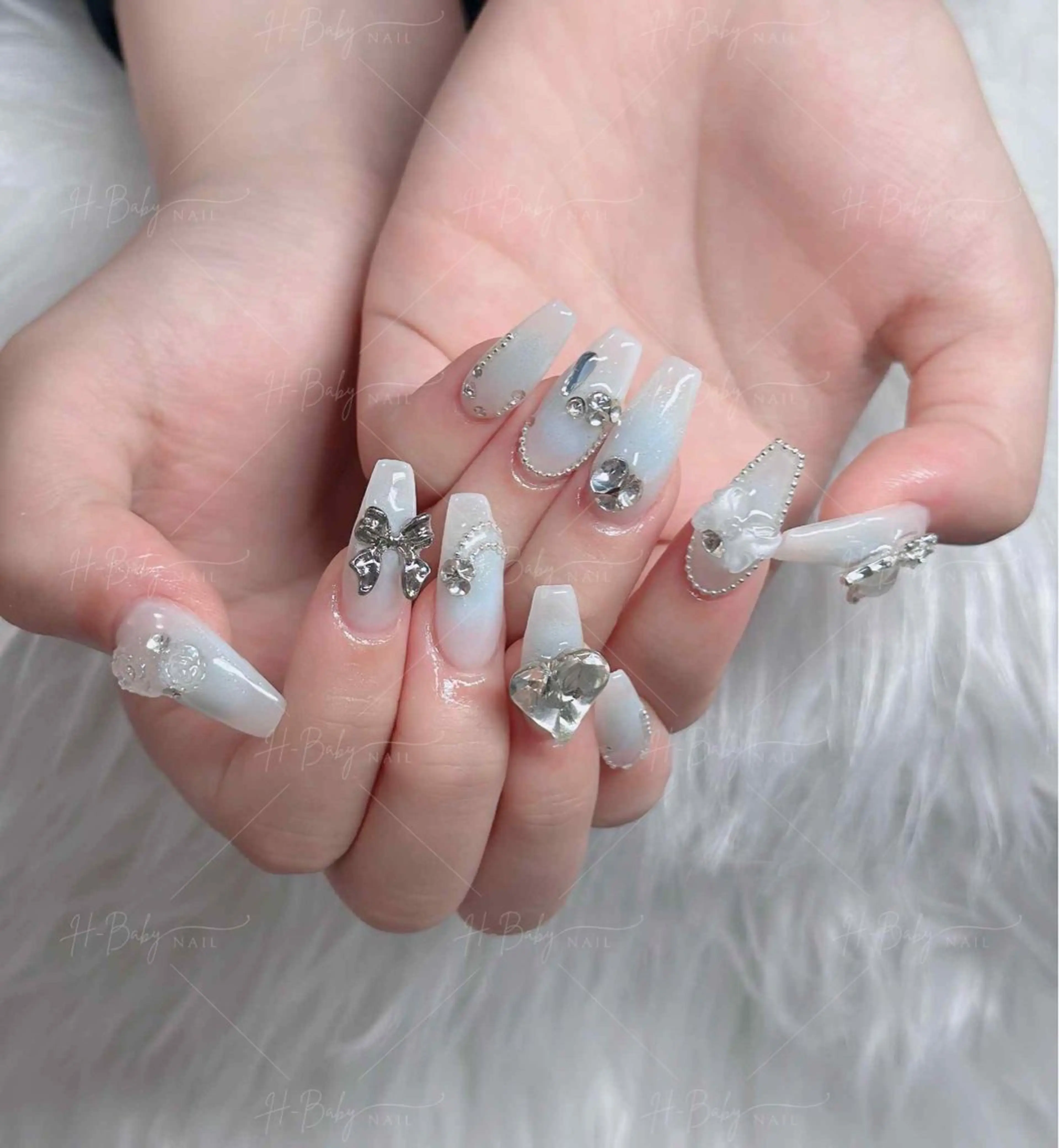 ネイル オーロラネイル フレンチネイル ジェルネイル ハロウィン キラキラネイル H.baby Nail Salonのネイルデザイン