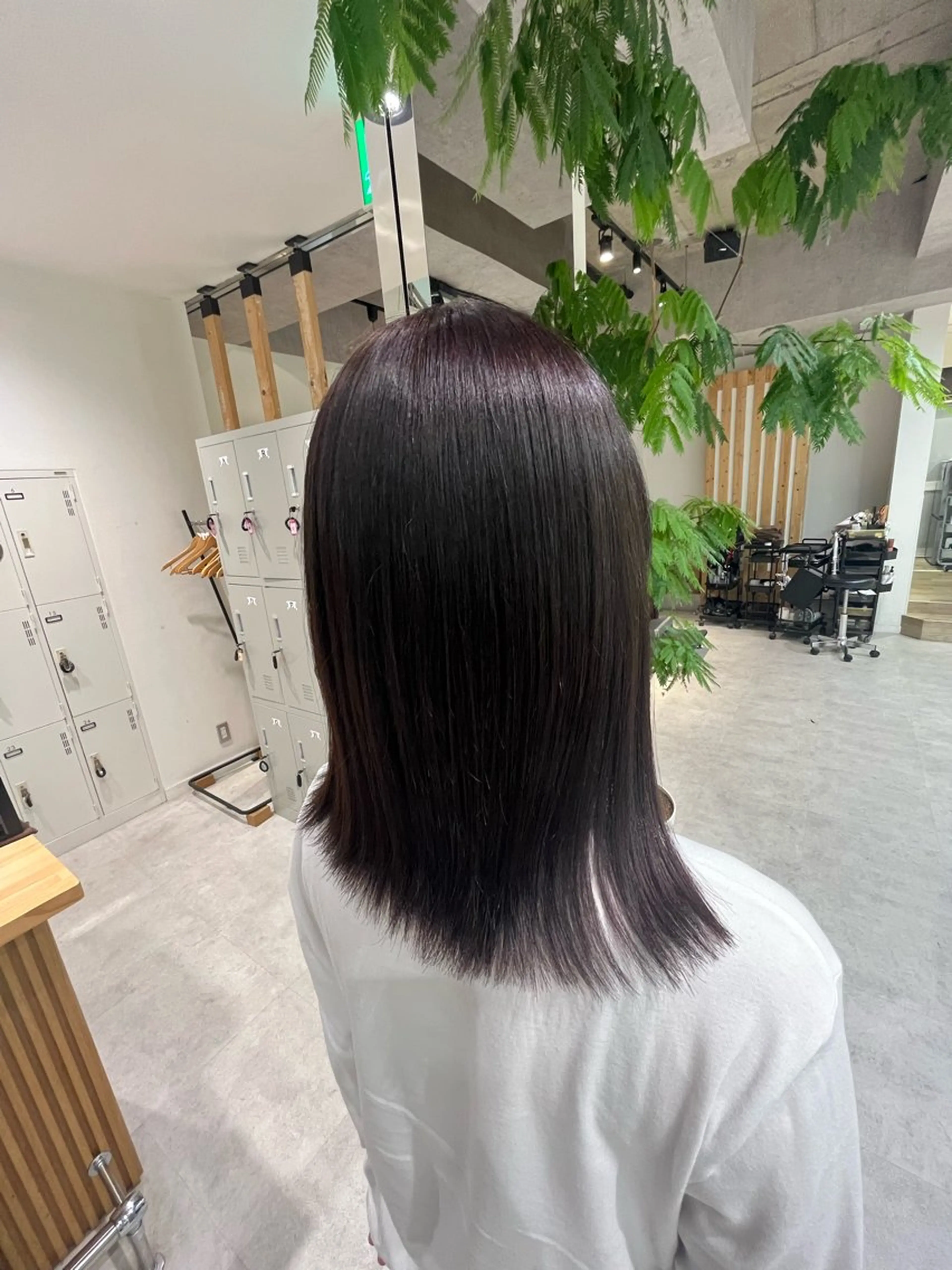 ミディアム カット ヘアカラー omocha umiのヘアスタイル