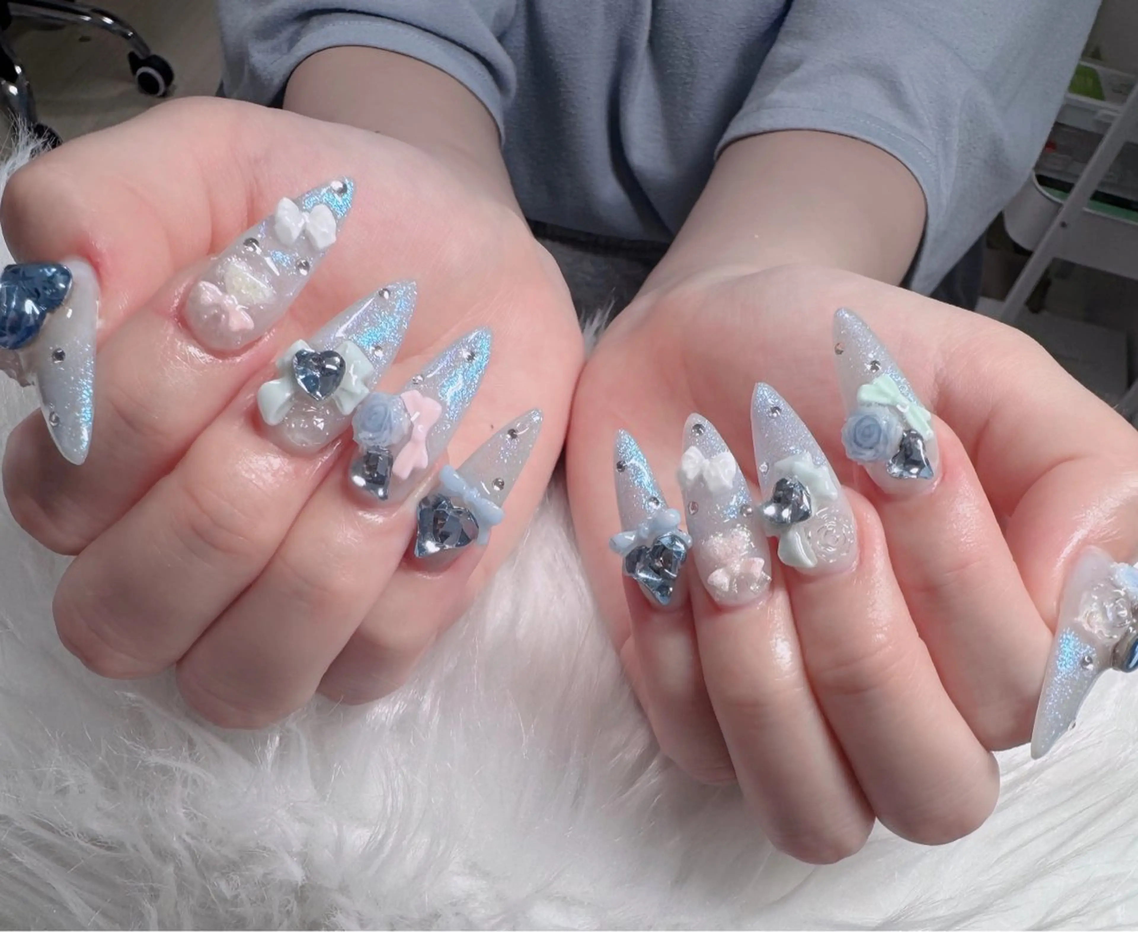 ネイル オーロラネイル フレンチネイル ジェルネイル ハロウィン キラキラネイル H.baby Nail Salonのネイルデザイン