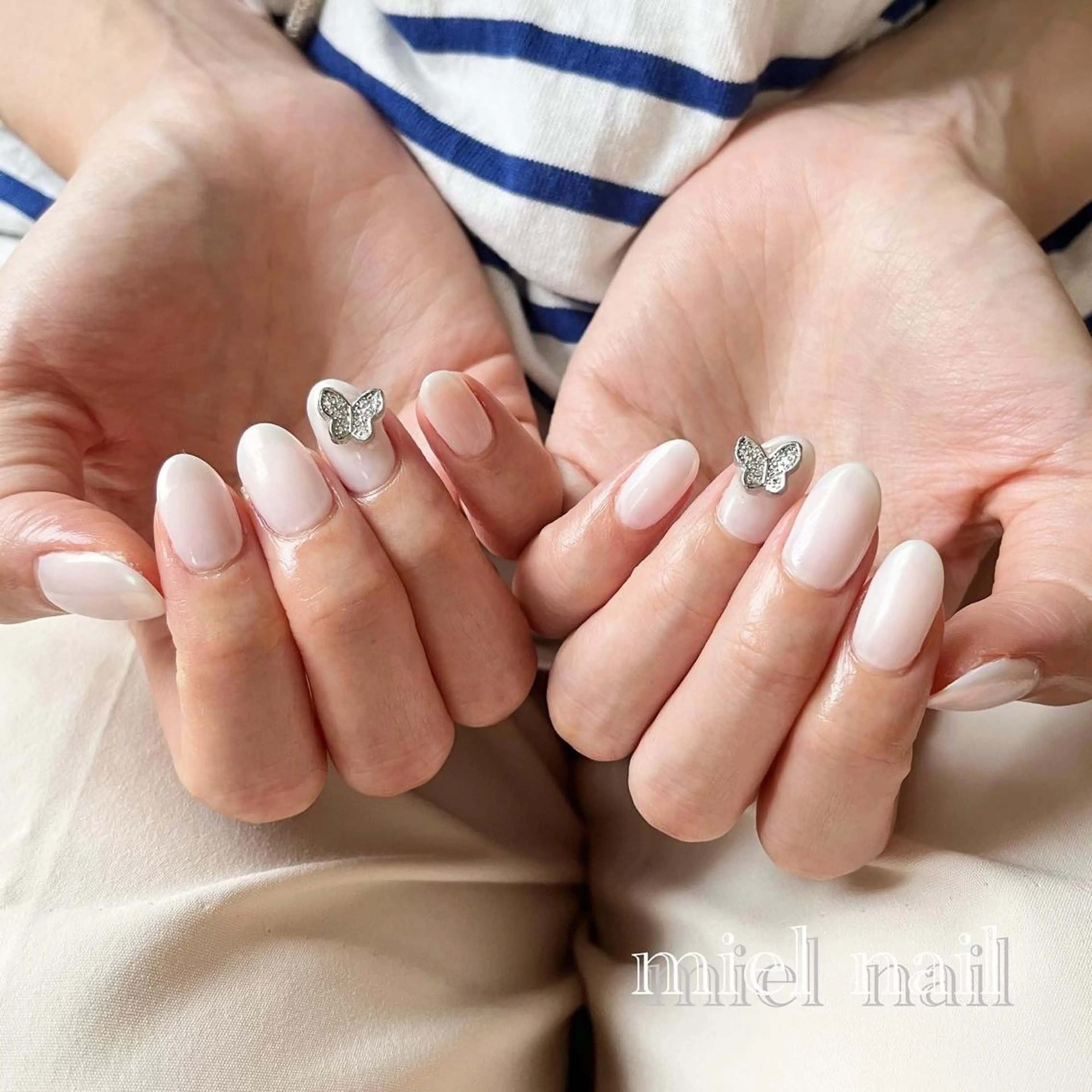 ネイル オーロラネイル フレンチネイル 夏ネイル ホワイト ハンドネイル miel nailのネイルデザイン