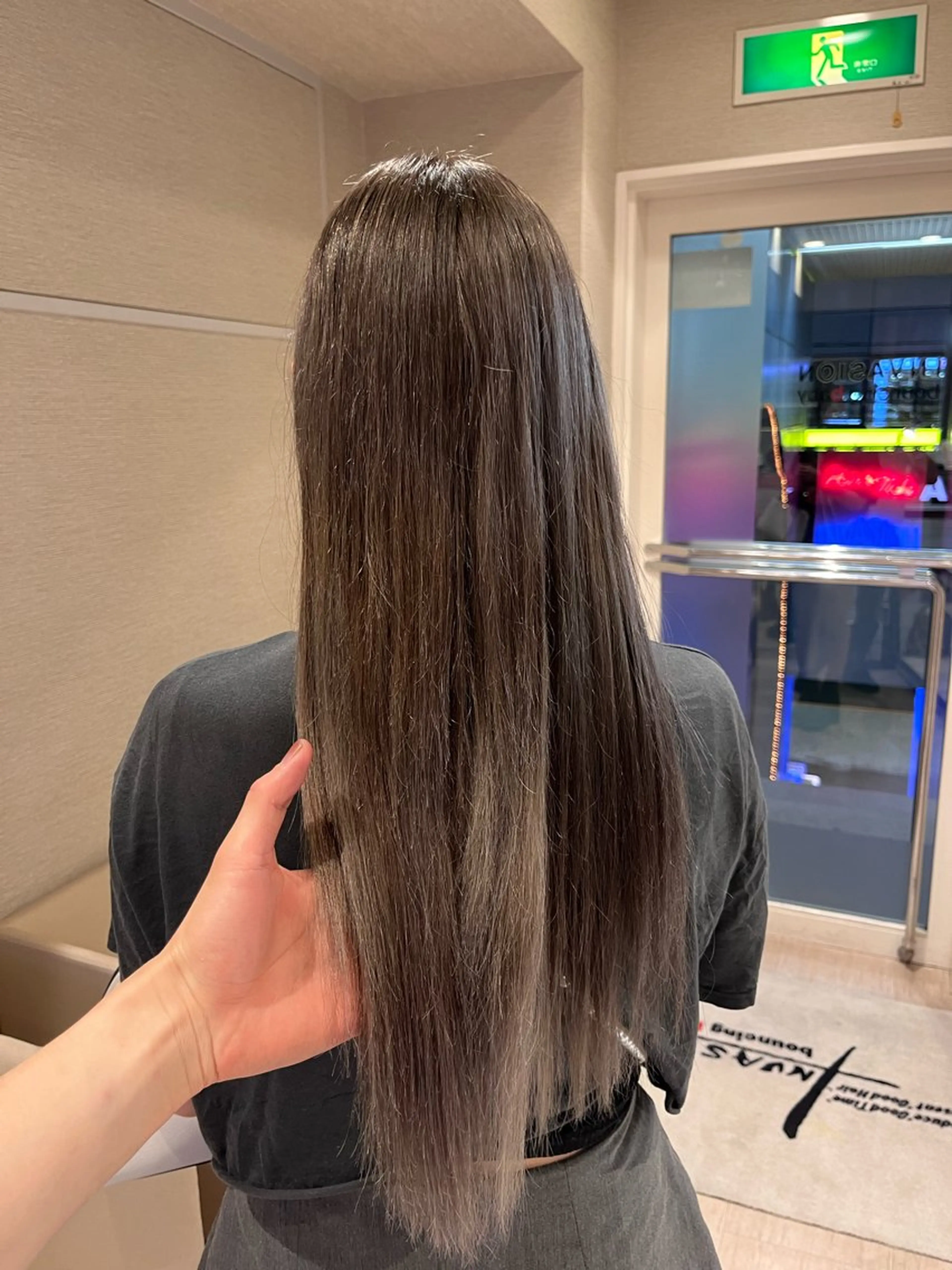 ロング カラー グレージュ dogstar小林諒 レイヤー/パーマのヘアスタイル