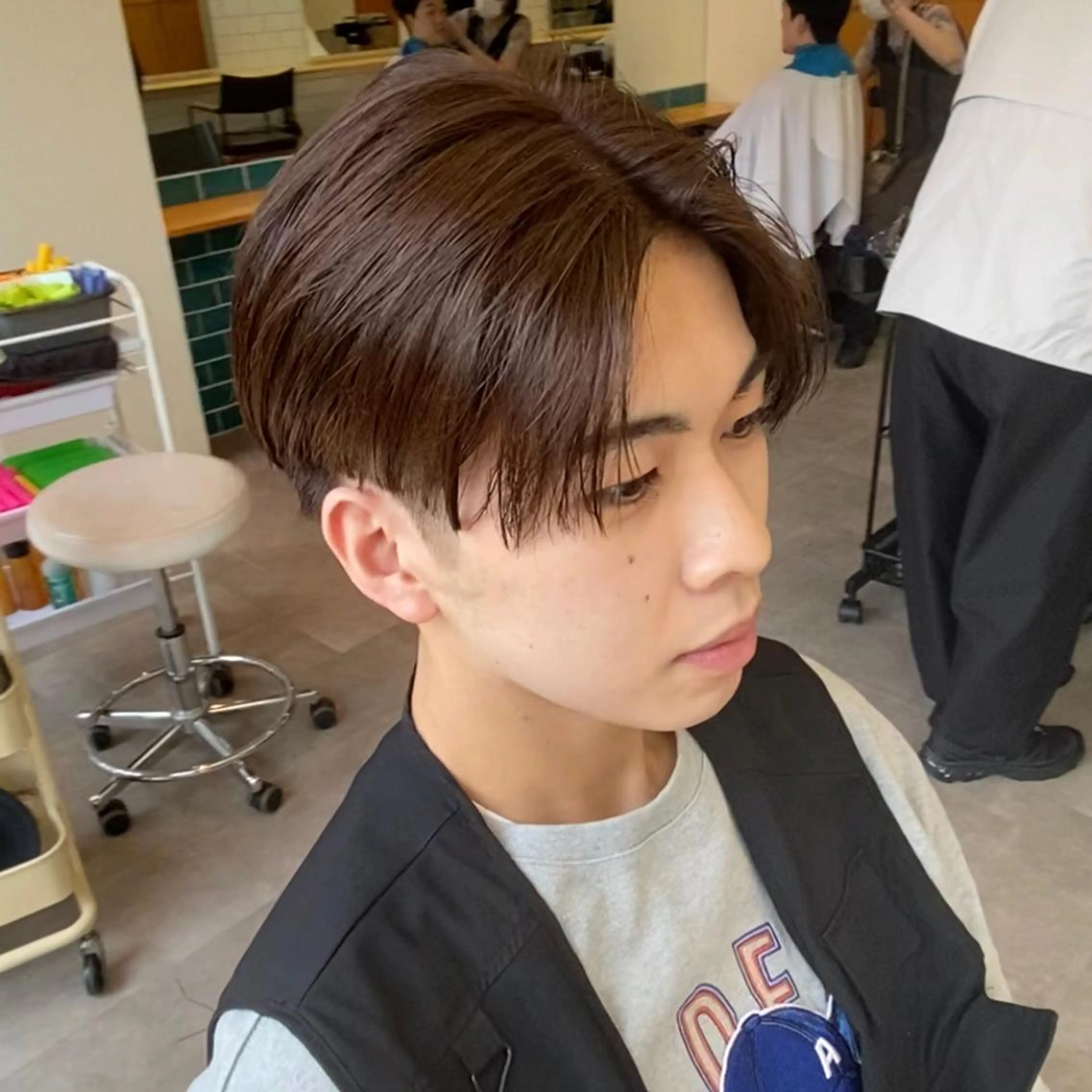 カラー メンズ センターパート ブラウンカラー カット ヘアカラー シャドウパーマ/ 波巻パーマYu-Kiのヘアスタイル