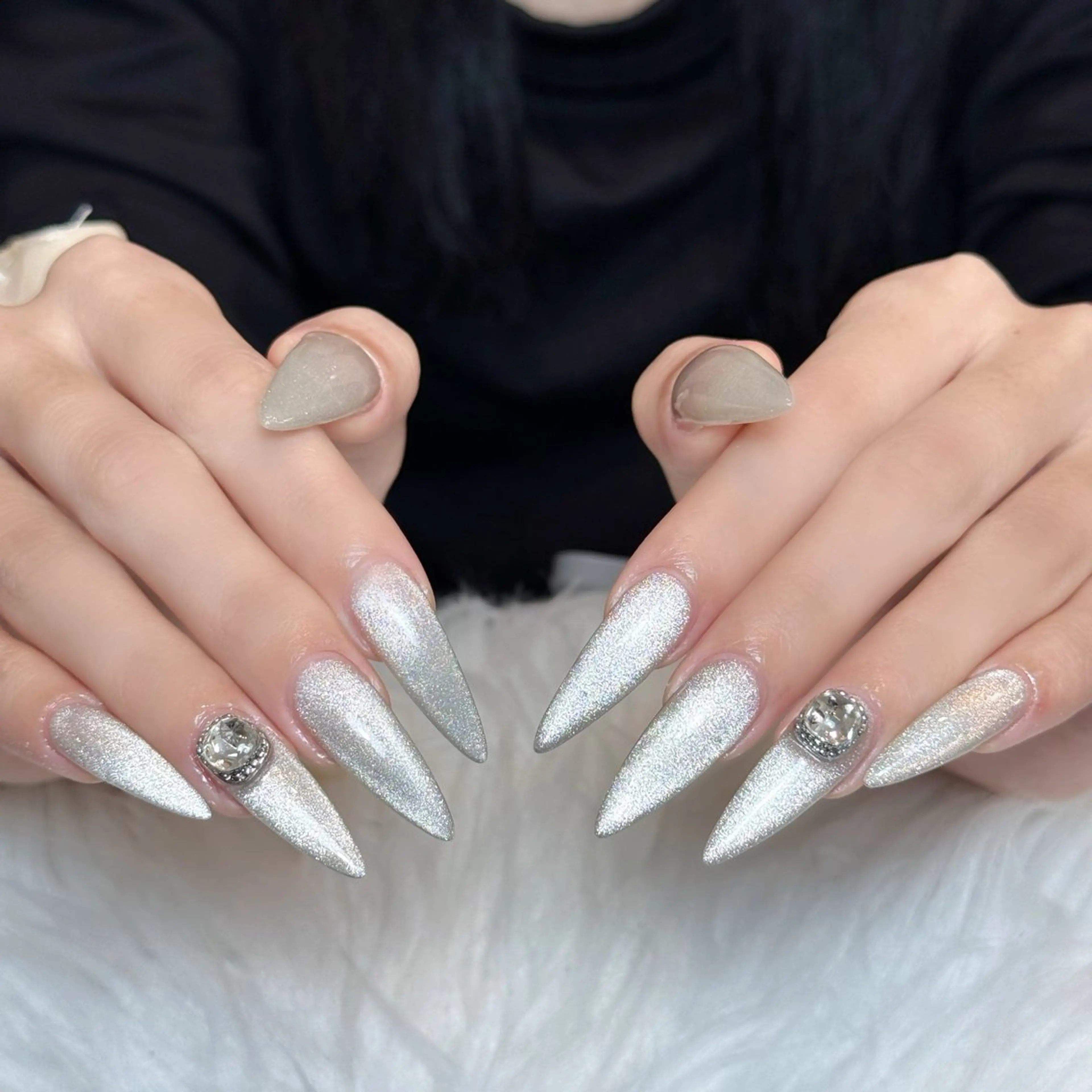 ネイル オーロラネイル ボルドー ブラウン 氷ネイル・うるうるネイル キラキラネイル ハンドネイル Julli NailStudioのネイルデザイン