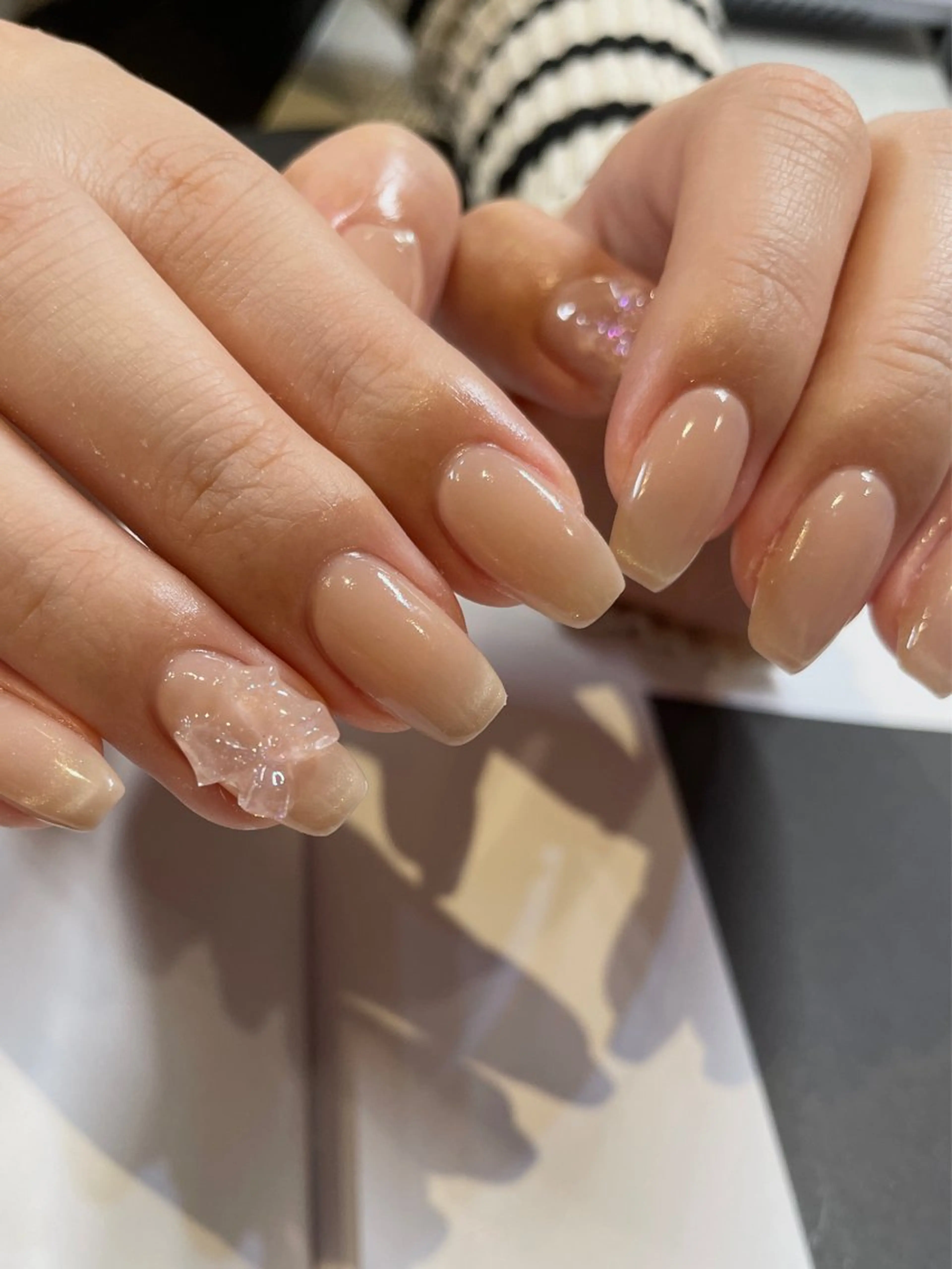ネイル ハンドネイル anyora nail salon所属・大人ワンホン キラキラ／Ayanoのネイルデザイン