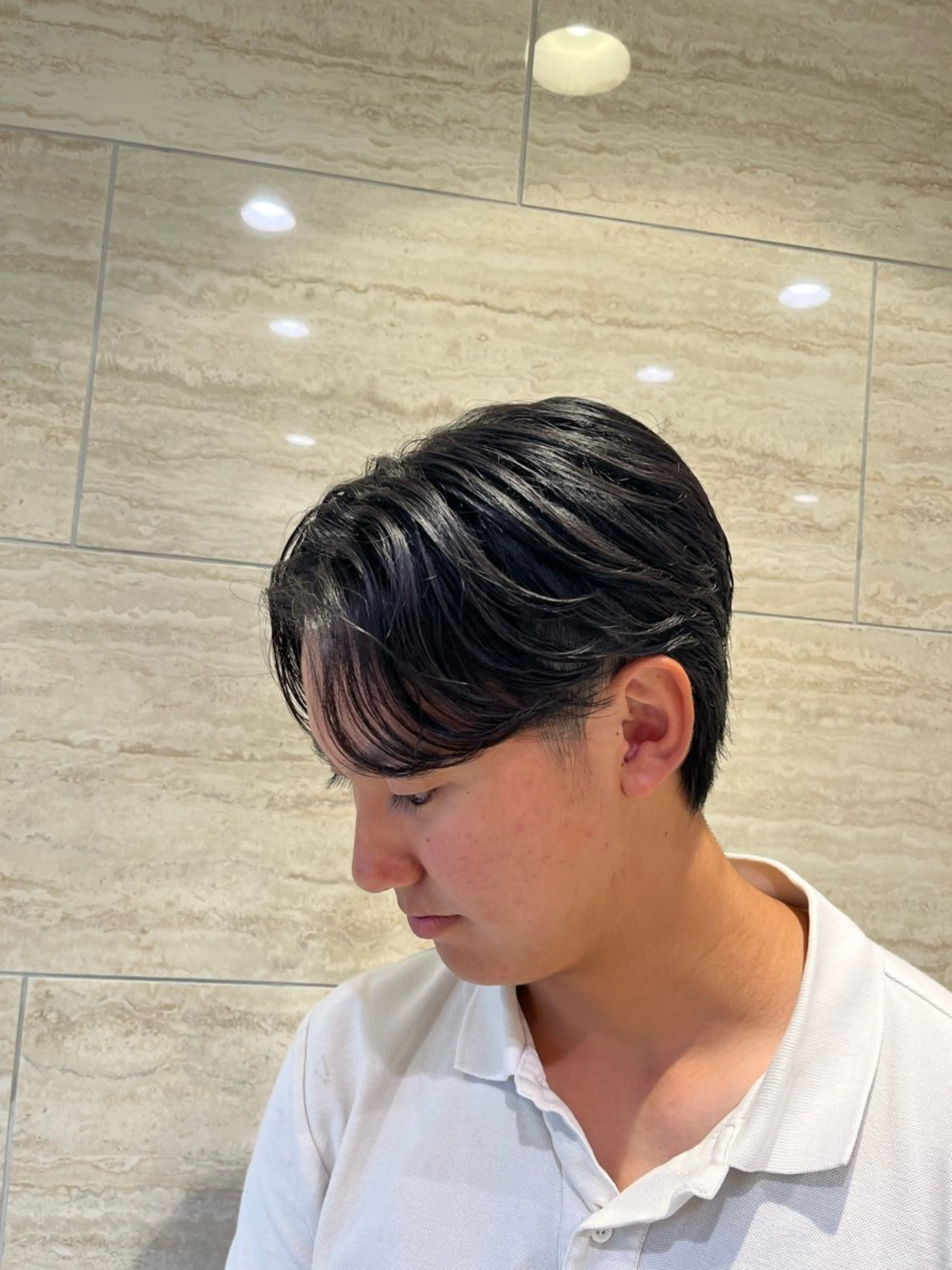 ショート メンズ センターパート 刈り上げ 河崎 祐矢のヘアスタイル