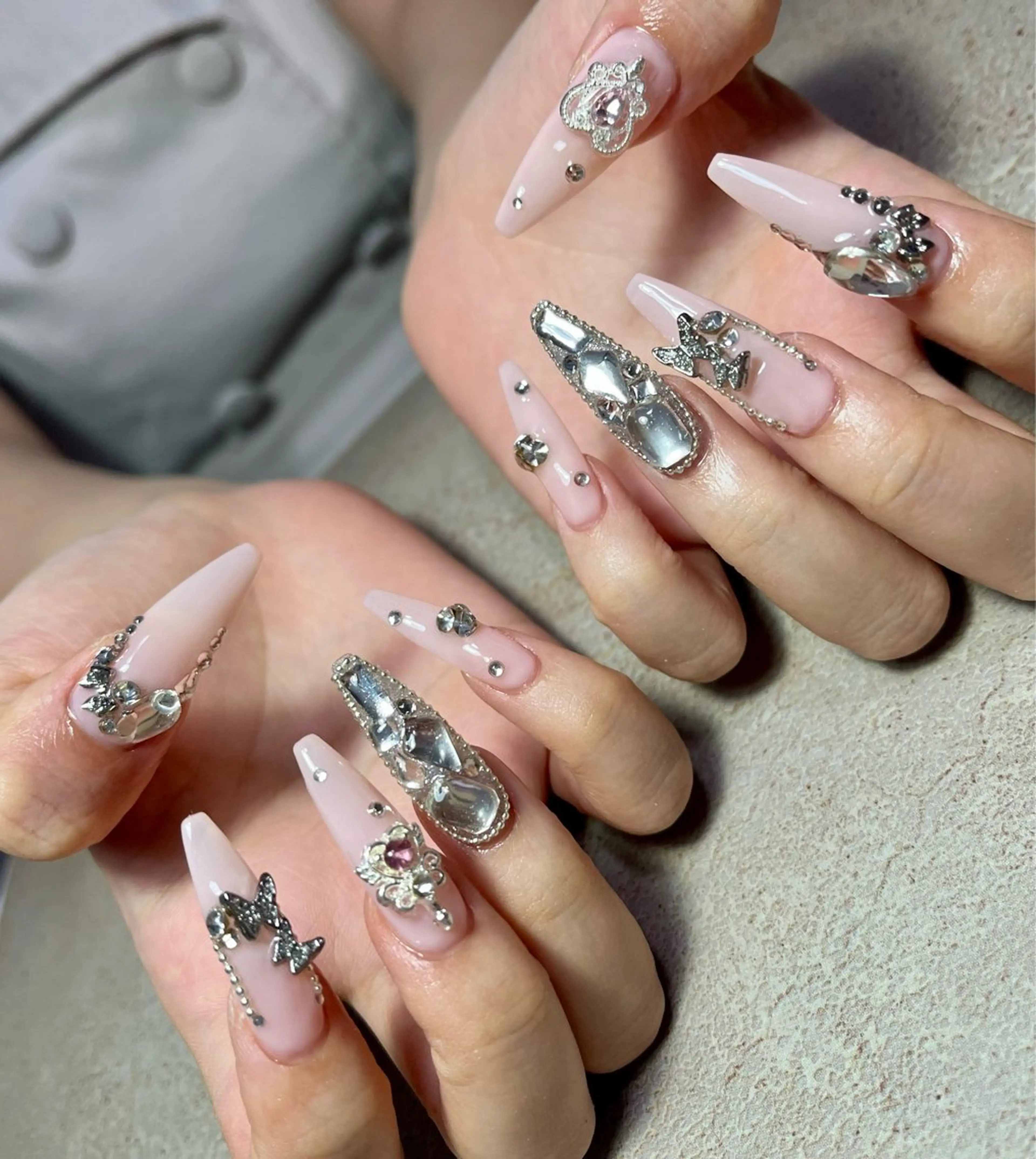 人気!スタンダードやり放題(画像持込みokパーツ&アート10本)(自店他店ジェルオフ無料、他店長さだしオフ+¥1000)の写真