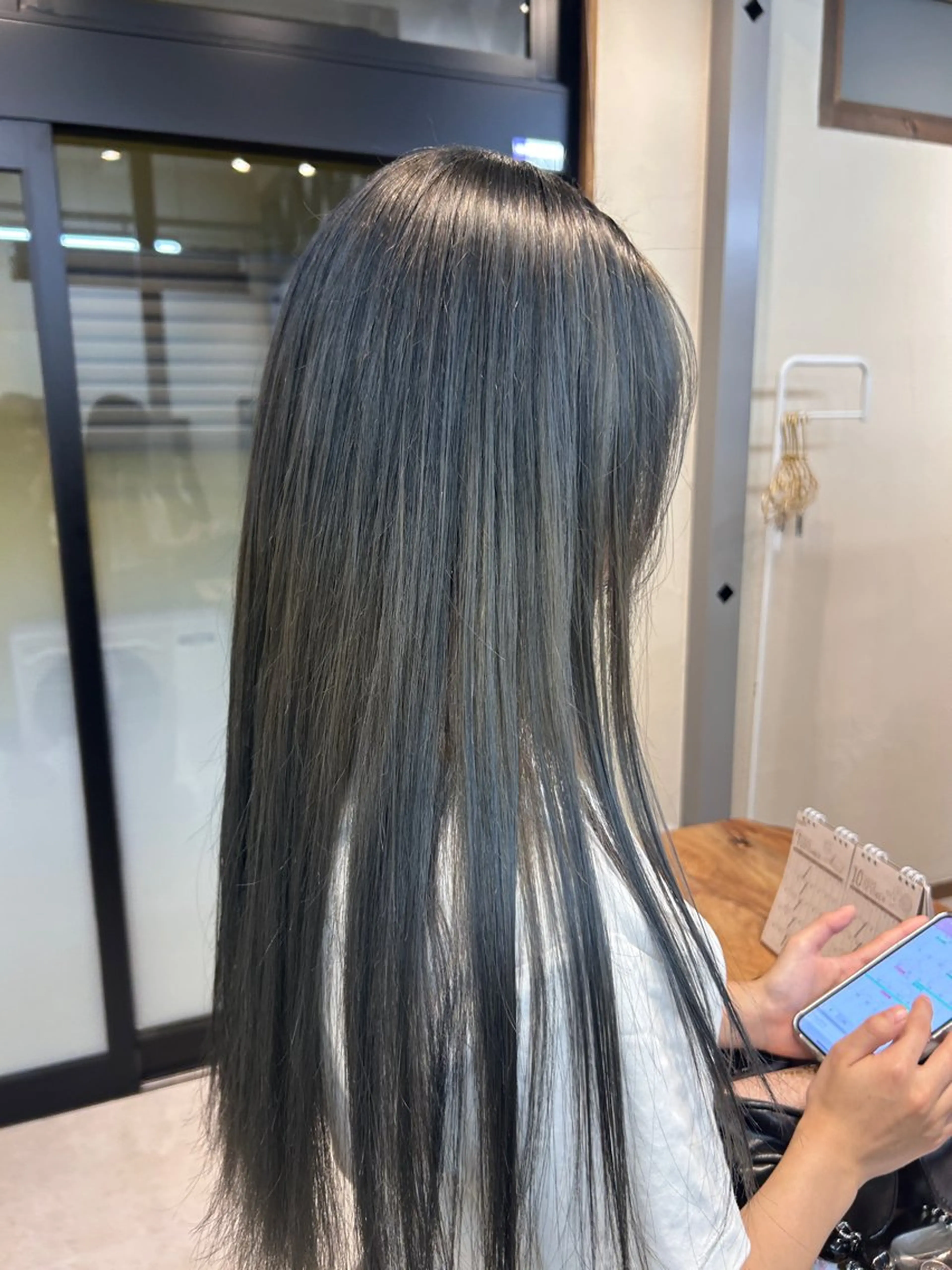 ロング カラー 井上 萌のヘアスタイル