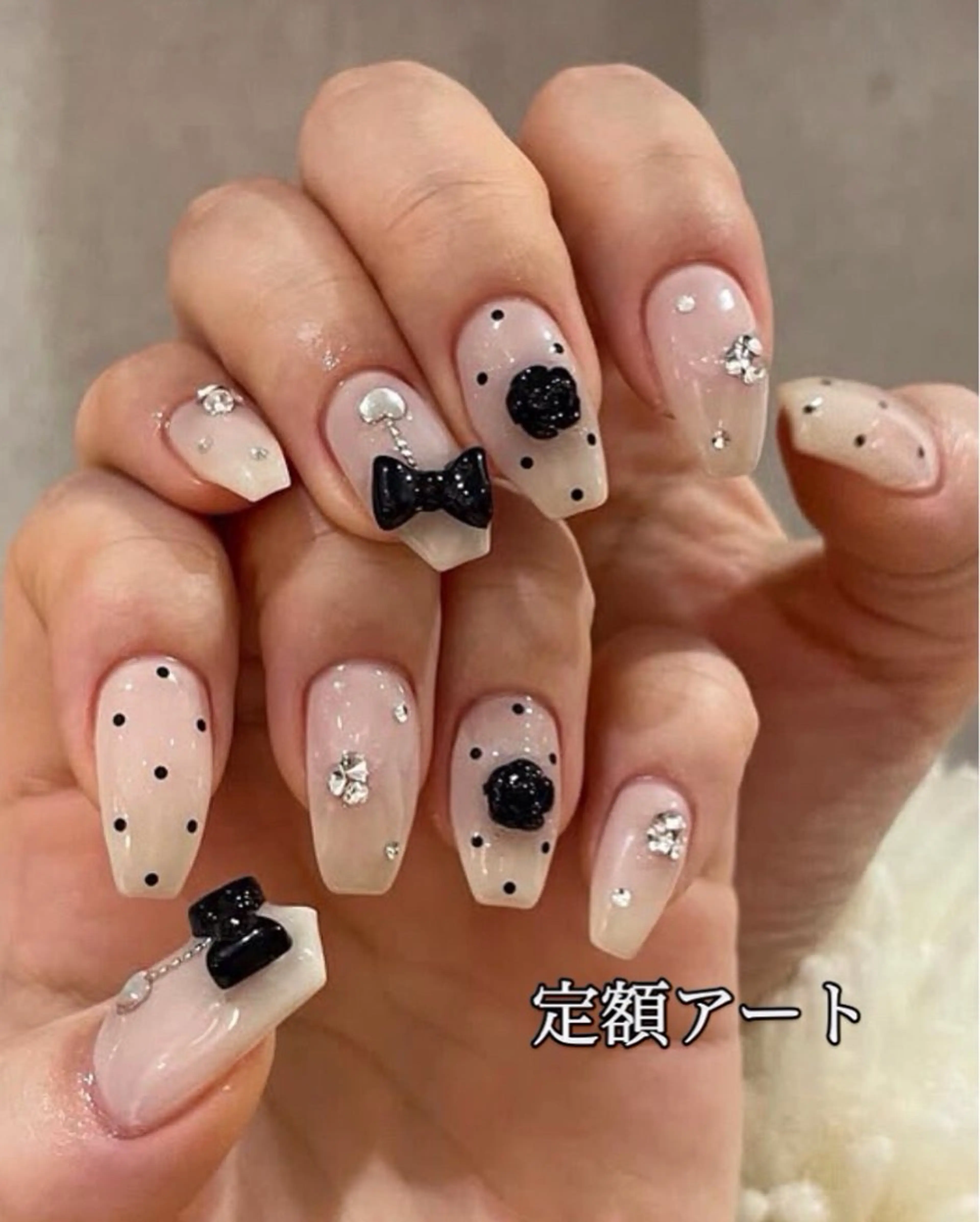 ネイル フレンチネイル ジェルネイル ゴールド マグネットネイル マグネットフレンチ ハンドネイル Roger 舞のネイルデザイン