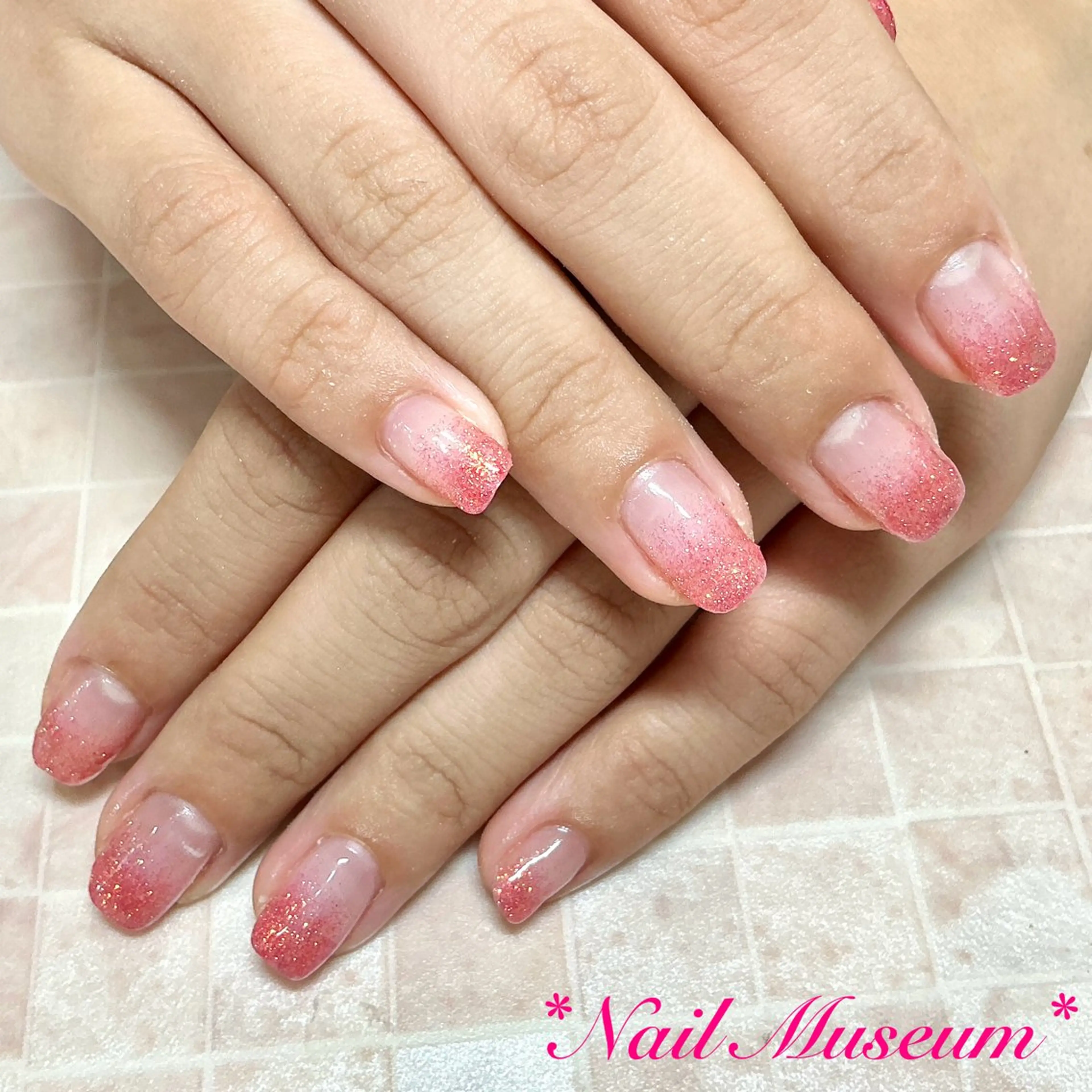 ネイル ブルー ジェルネイル グラデーション ラメ(グリッター) ラメグラデーション ハンドネイル nailmuseum KAMATARIのネイルデザイン