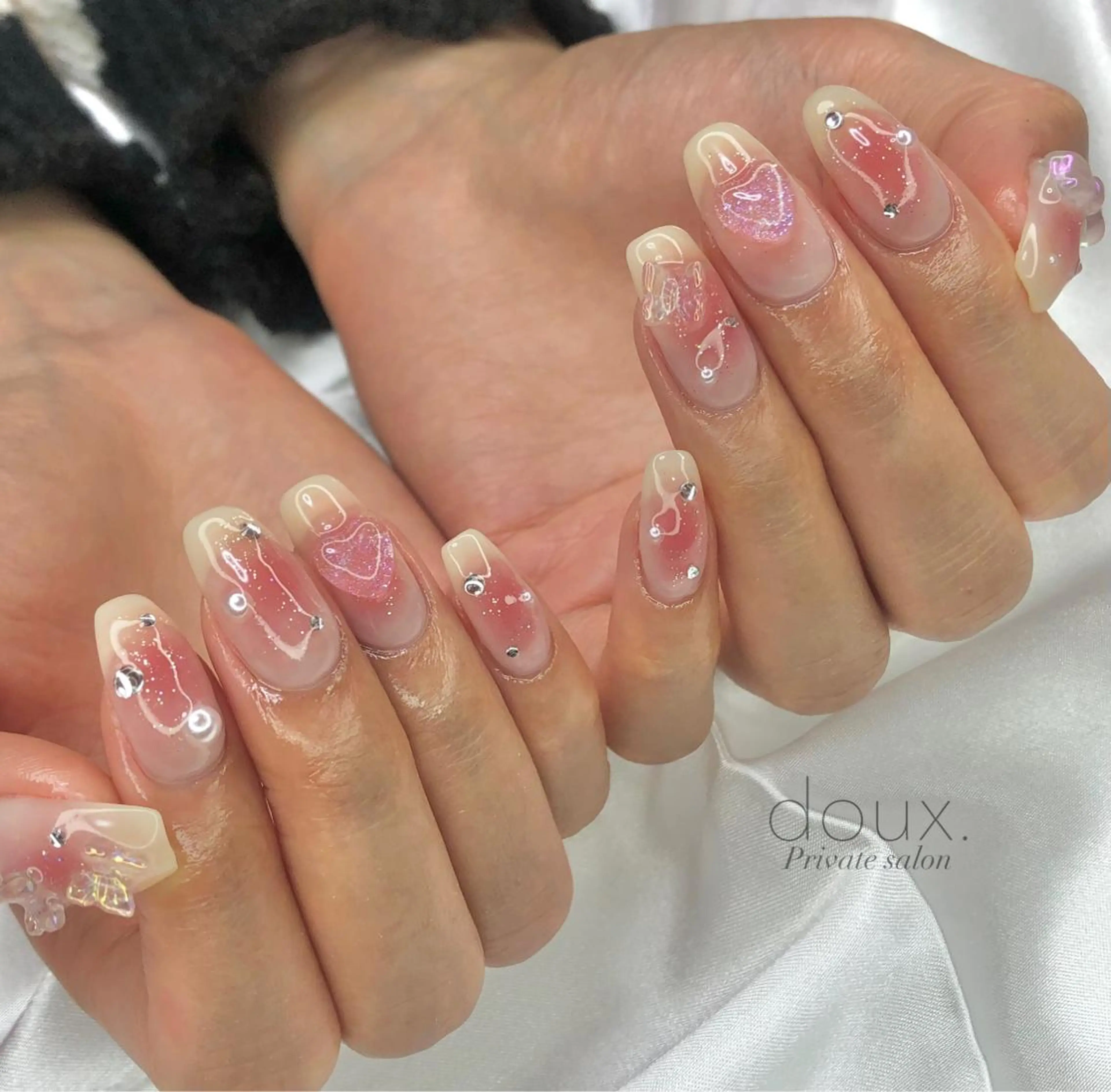 ネイル チークネイル キラキラネイル doux. nailのネイルデザイン