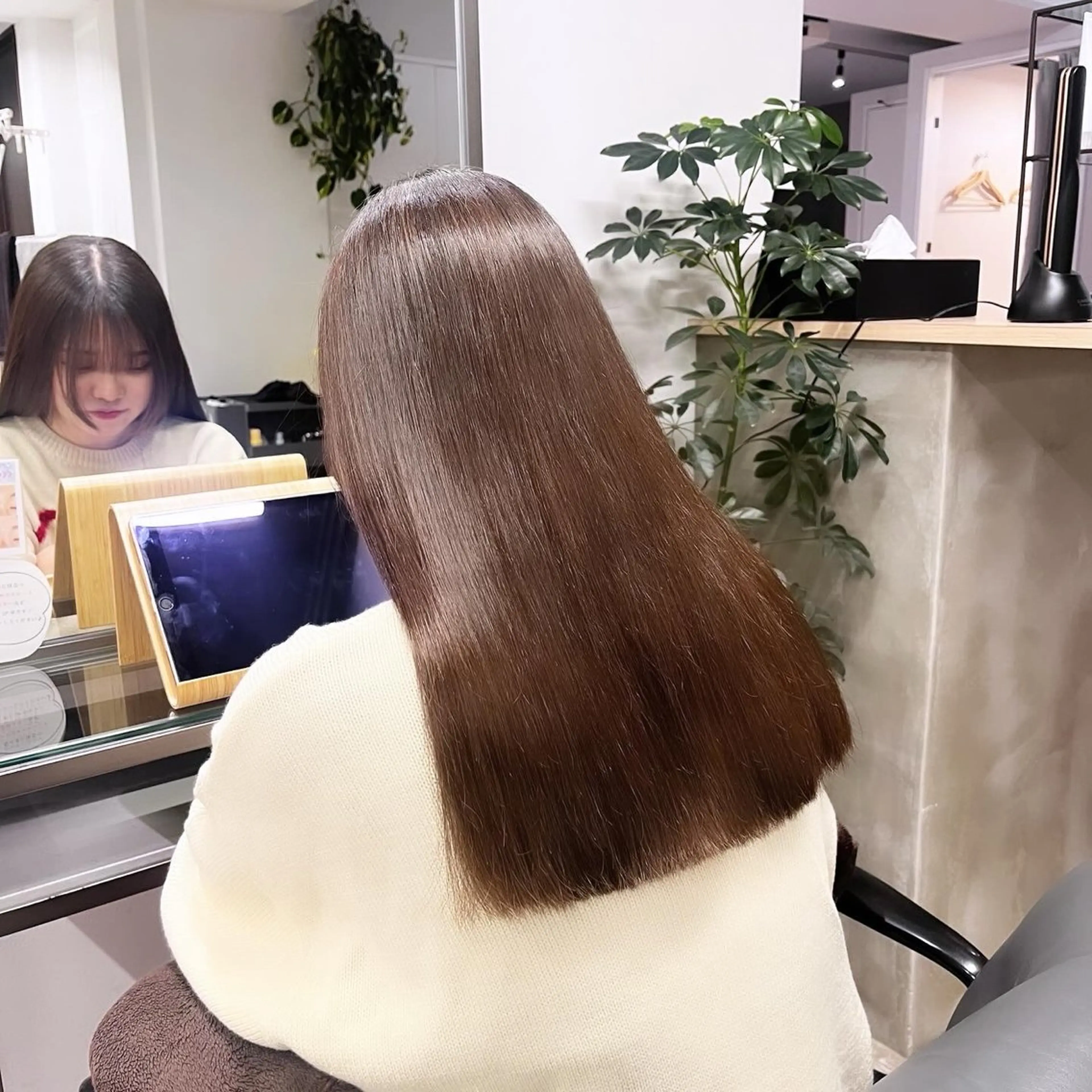 セミロング JIN/暖色カラー /髪質改善/艶髪のヘアスタイル