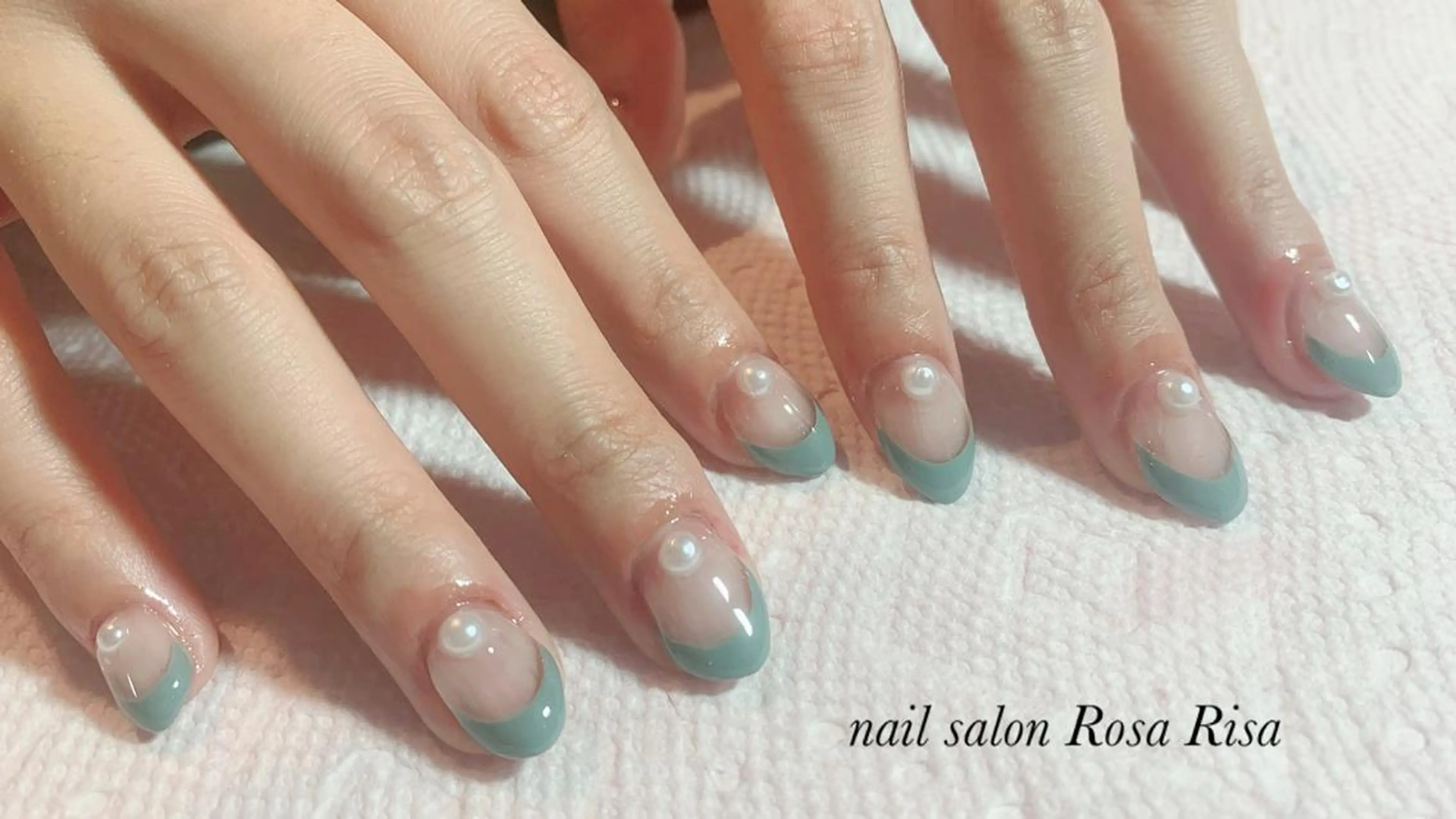 ミディアム ネイル フレンチネイル ハンドネイル ネイルスタジオ シェイクユアハンズのネイルデザイン