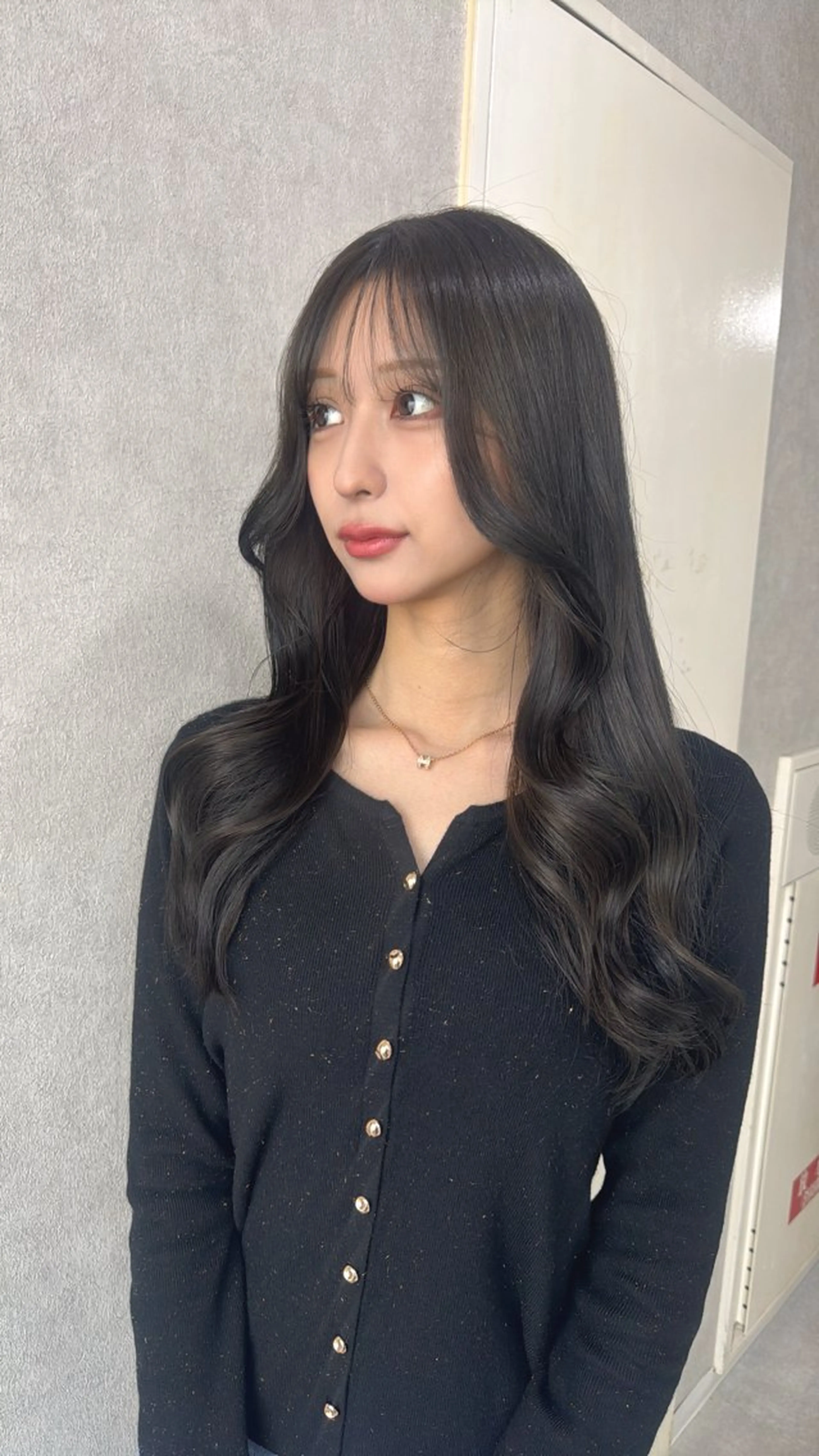 ロング カラー アッシュ アッシュブラウン ベージュカラー 黒髪 ブリーチ カット ヘアカラー トリートメント 赤み無し柔らかカラー 【梅田】madokaのヘアスタイル