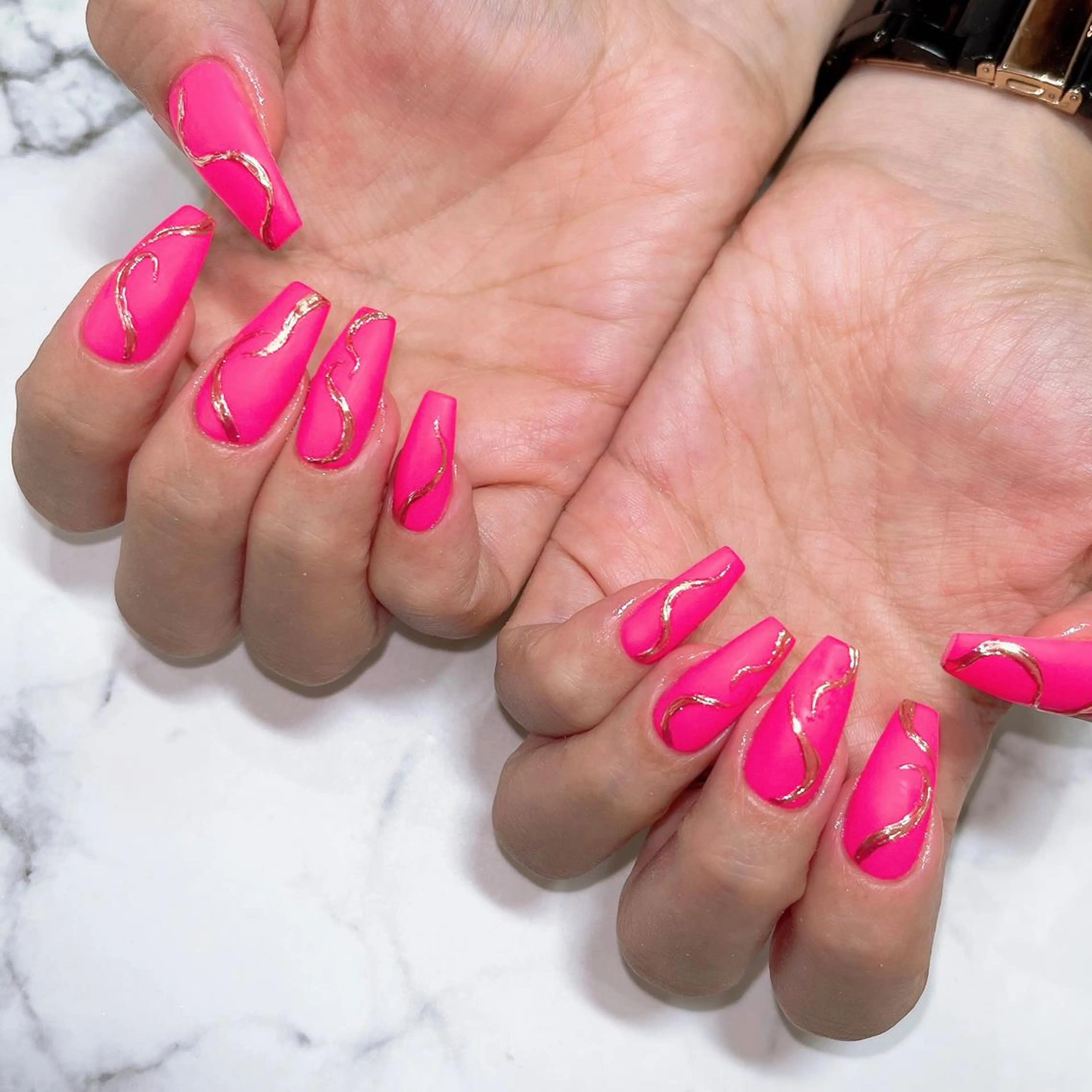 ネイル フットネイル フレンチネイル ジェルネイル ラメ(グリッター) ラメグラデーション ハンドネイル NEO Beauty Salon所属・𝐍𝐄𝐎 𝐉𝐔𝐑𝐈のネイルデザイン