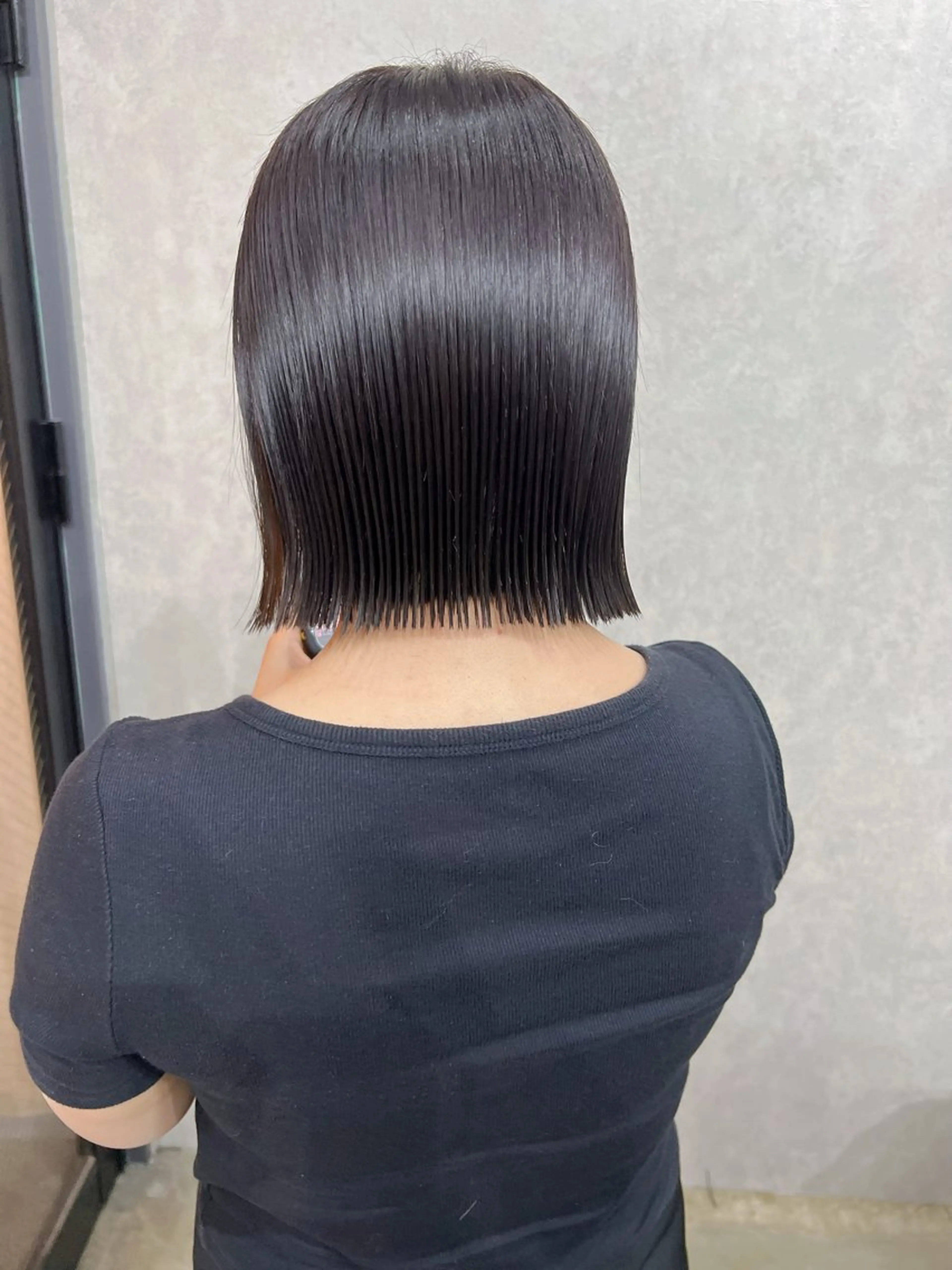 ショート ボブ 顔周りカット YUI ハイトーンカラーのヘアスタイル