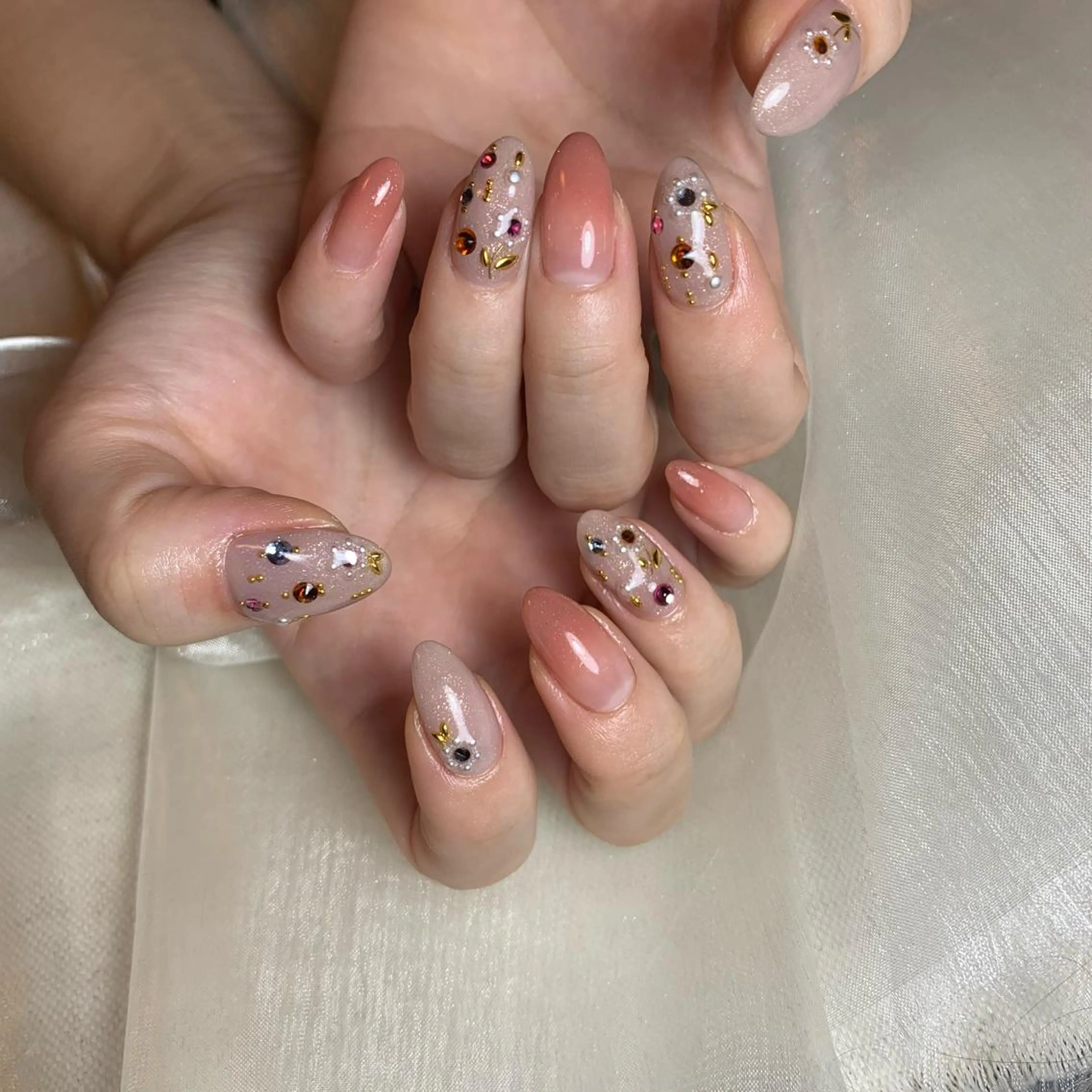 ネイル ハンドネイル repos~ルポ~所属・里見 麗のネイルデザイン