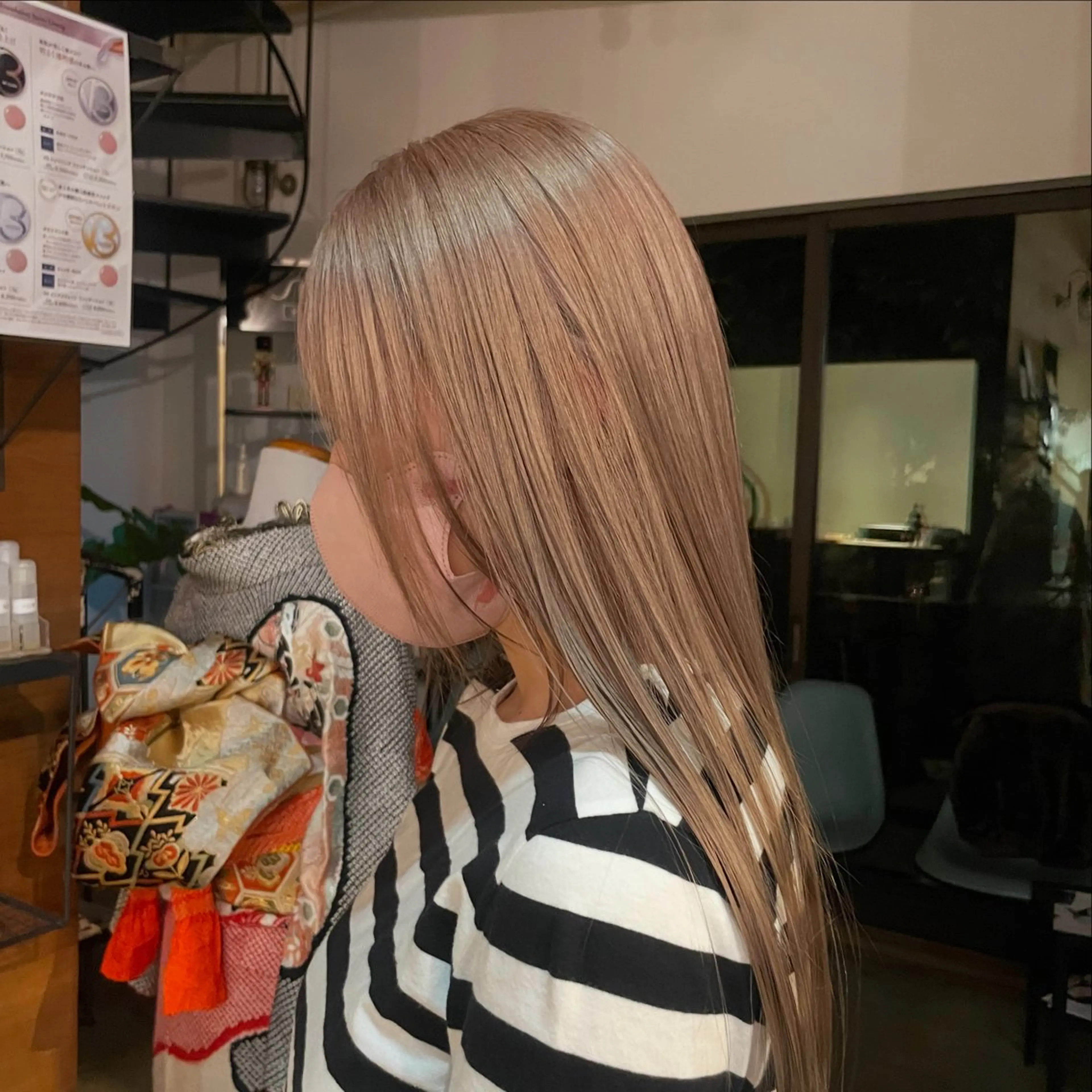 カラー ベージュカラー ブリーチ ミルクティーベージュ 桑田 真奈のヘアスタイル