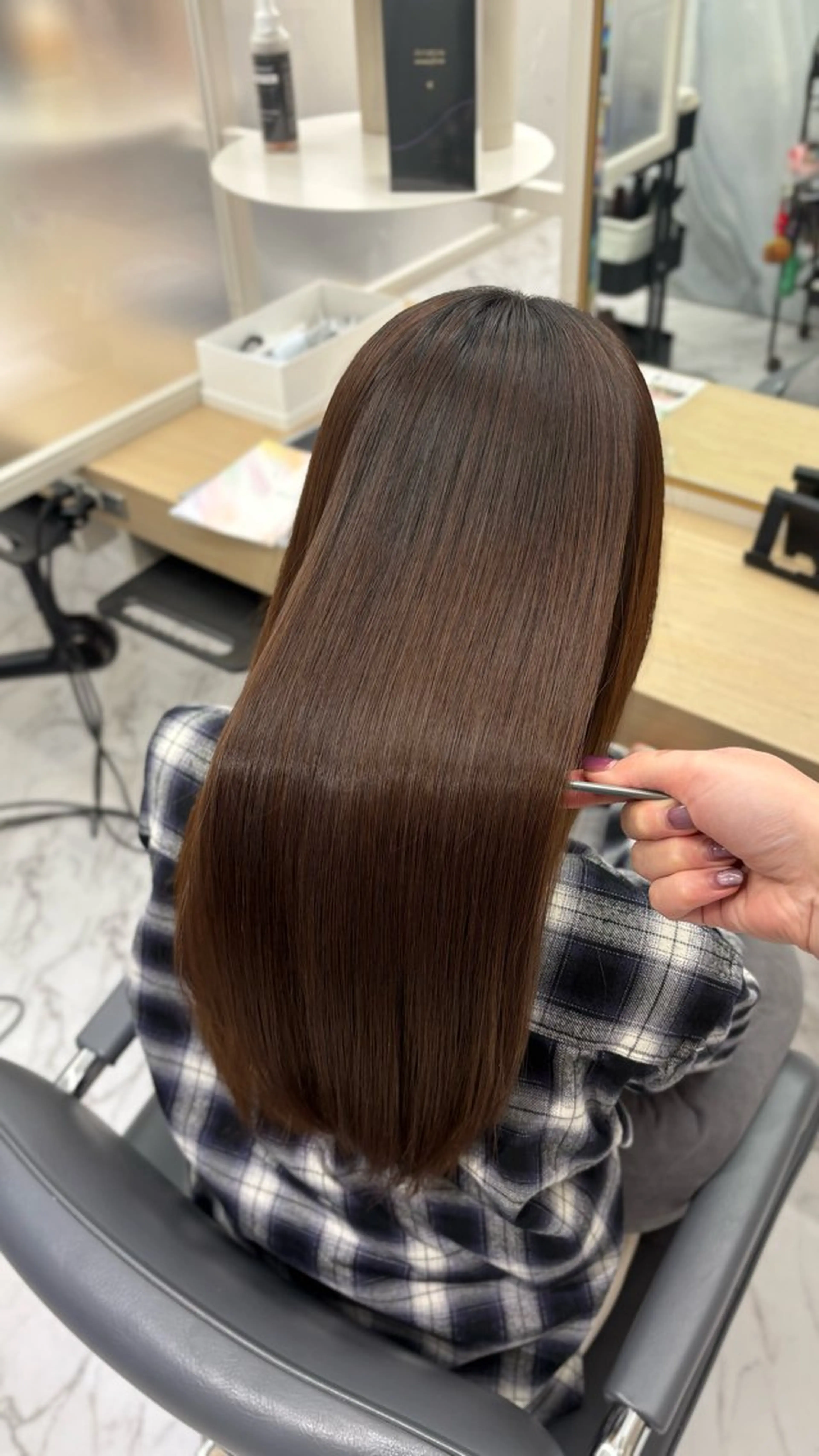 セミロング 髪質改善 トリートメント 縮毛矯正 youres hair 髪質改善トリートメント&ヘッドスパ新宿三丁目店所属・小林春月 /新宿美容師のヘアスタイル