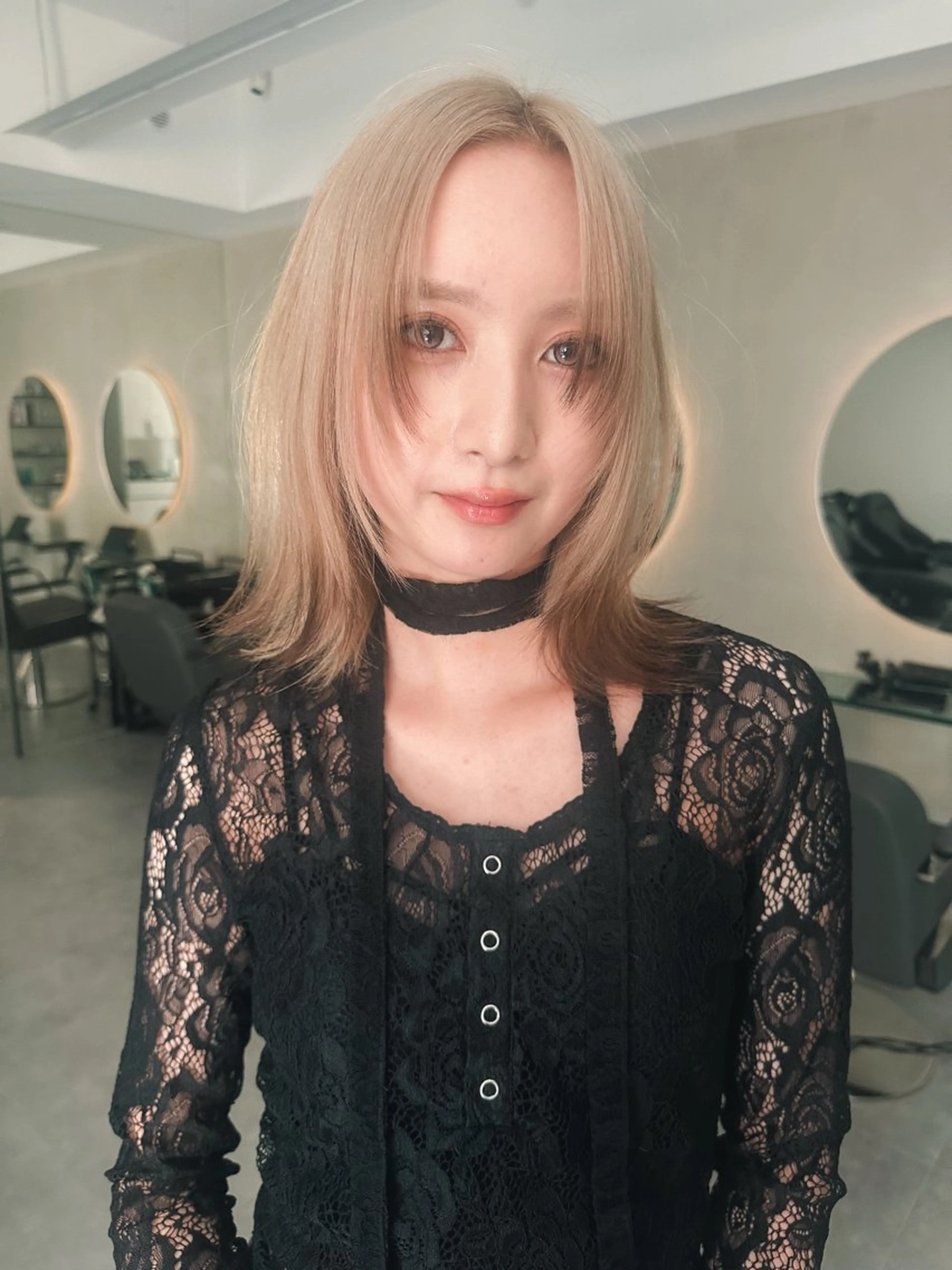 ミディアム カラー ボブレイヤー ミディアムレイヤー ベージュカラー ブリーチ ケアブリーチ カット ヘアカラー トリートメント レイヤー/ウルフ/ ハッシュカット/ダイのヘアスタイル