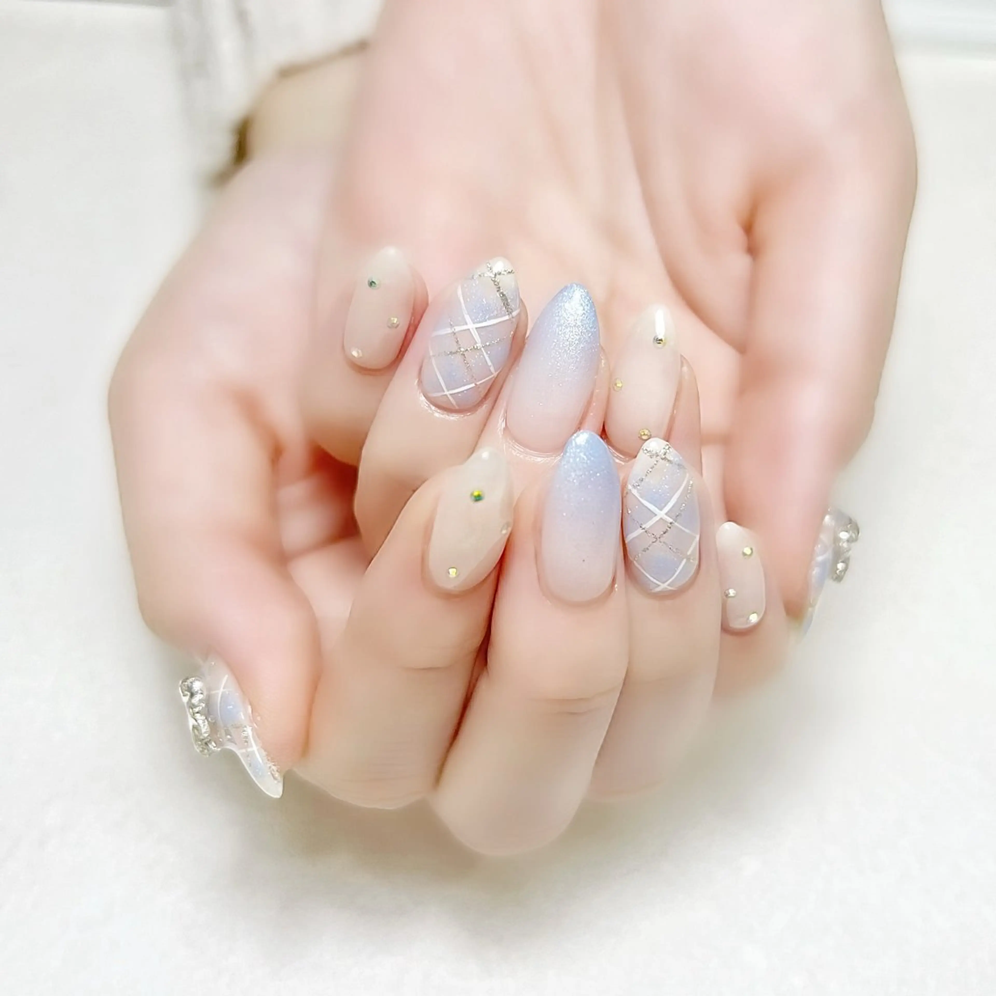 ネイル ブルー グラデーション キラキラネイル 春ネイル rouse nail RISATOのネイルデザイン