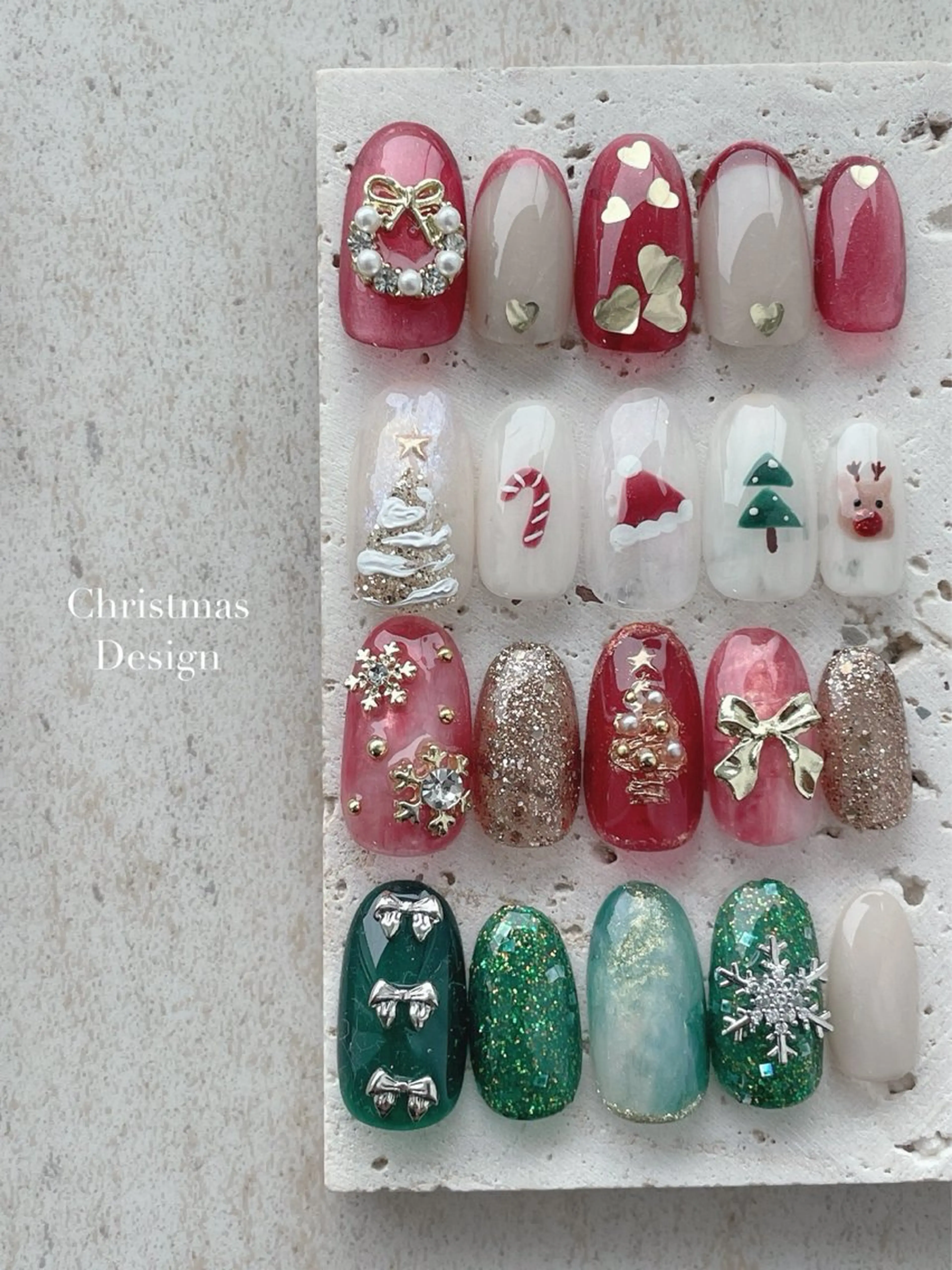 ネイル ニュアンスネイル 冬ネイル クリスマス ハンドネイル amulet TOMOMIのネイルデザイン