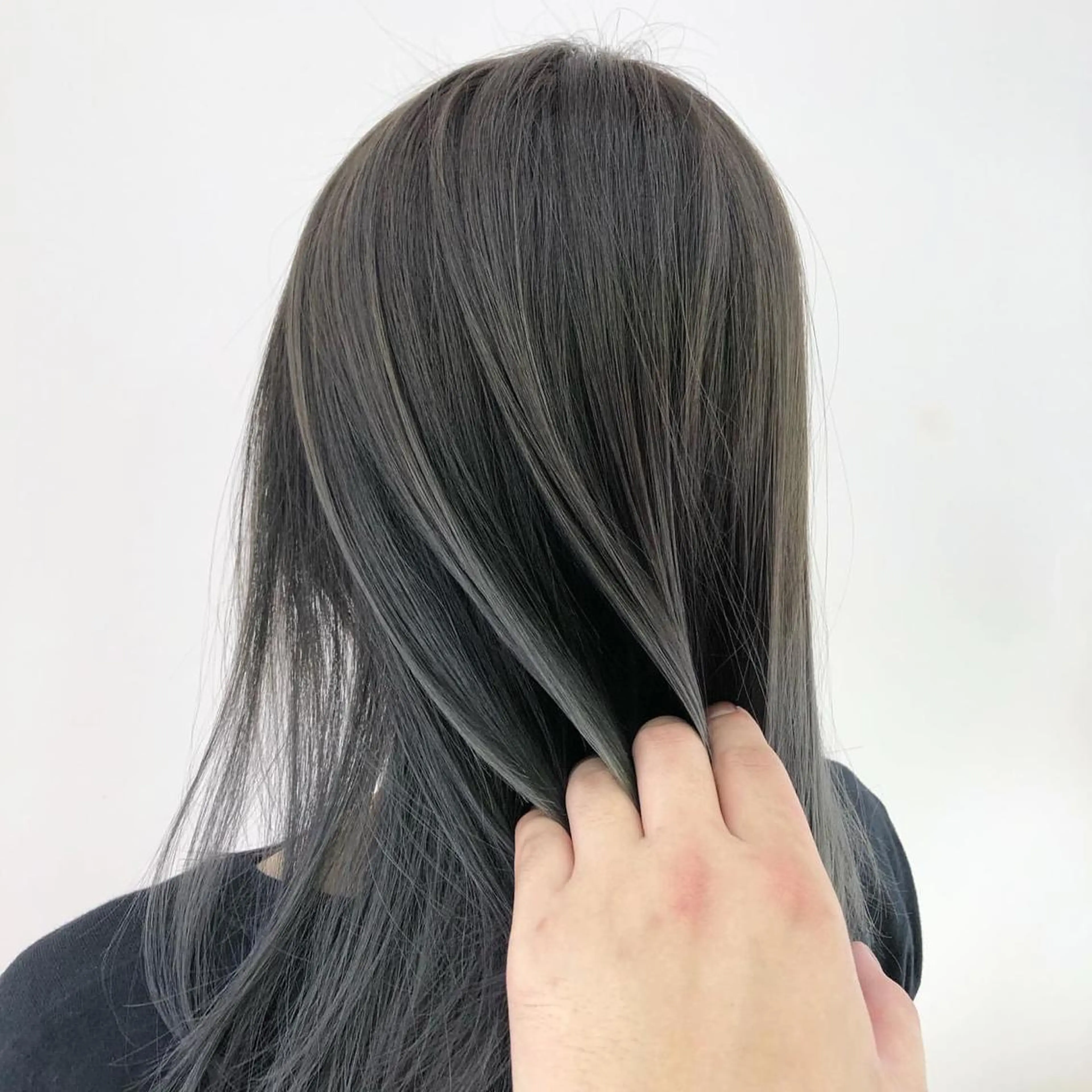 ミディアム アダチ コウスケのヘアスタイル