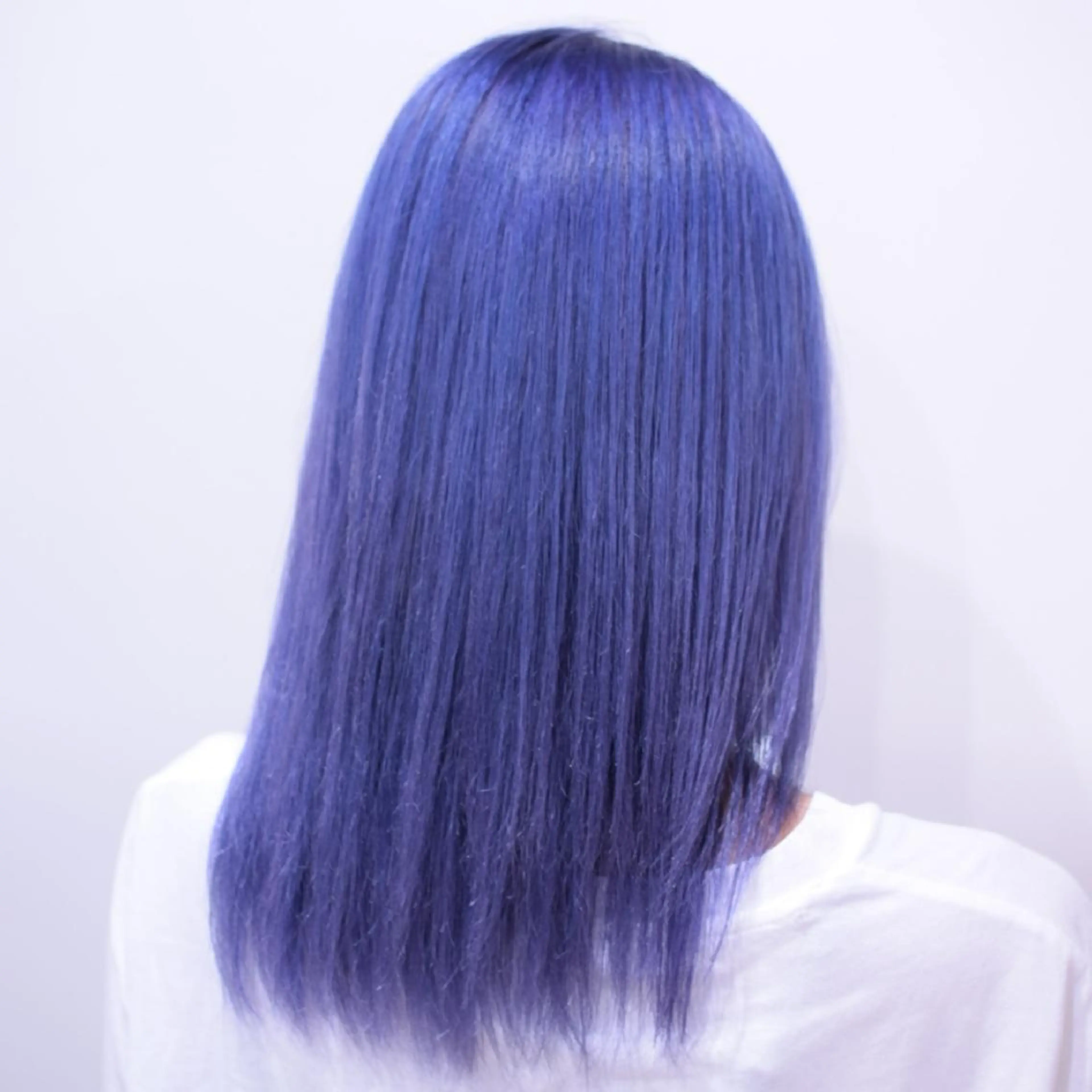 ミディアム カラー ブリーチ パープルカラー ヘアカラー デザインカラー 小西勇次のヘアスタイル