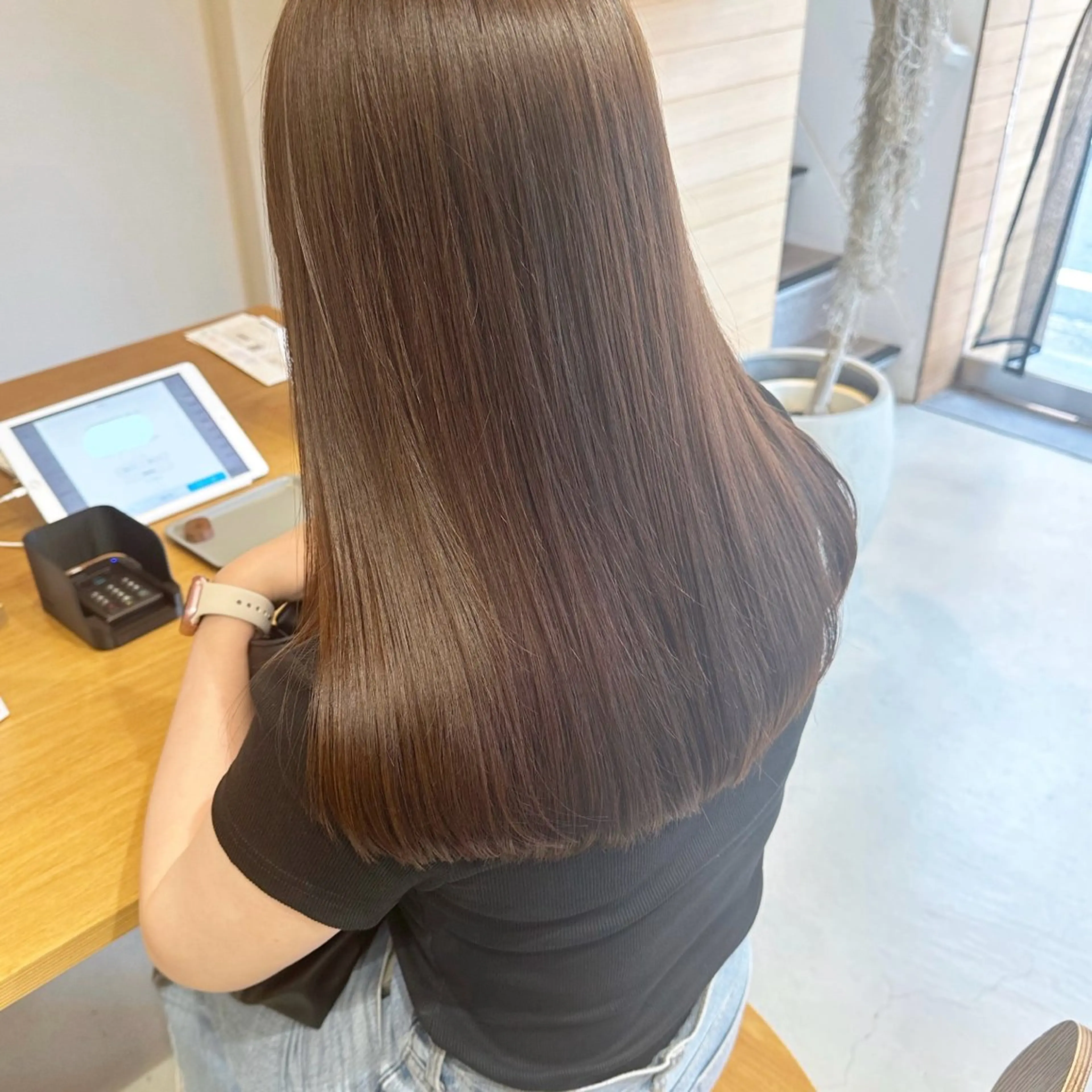 カット＋ナチュラルストレート＋oggiottoトリートメントの写真