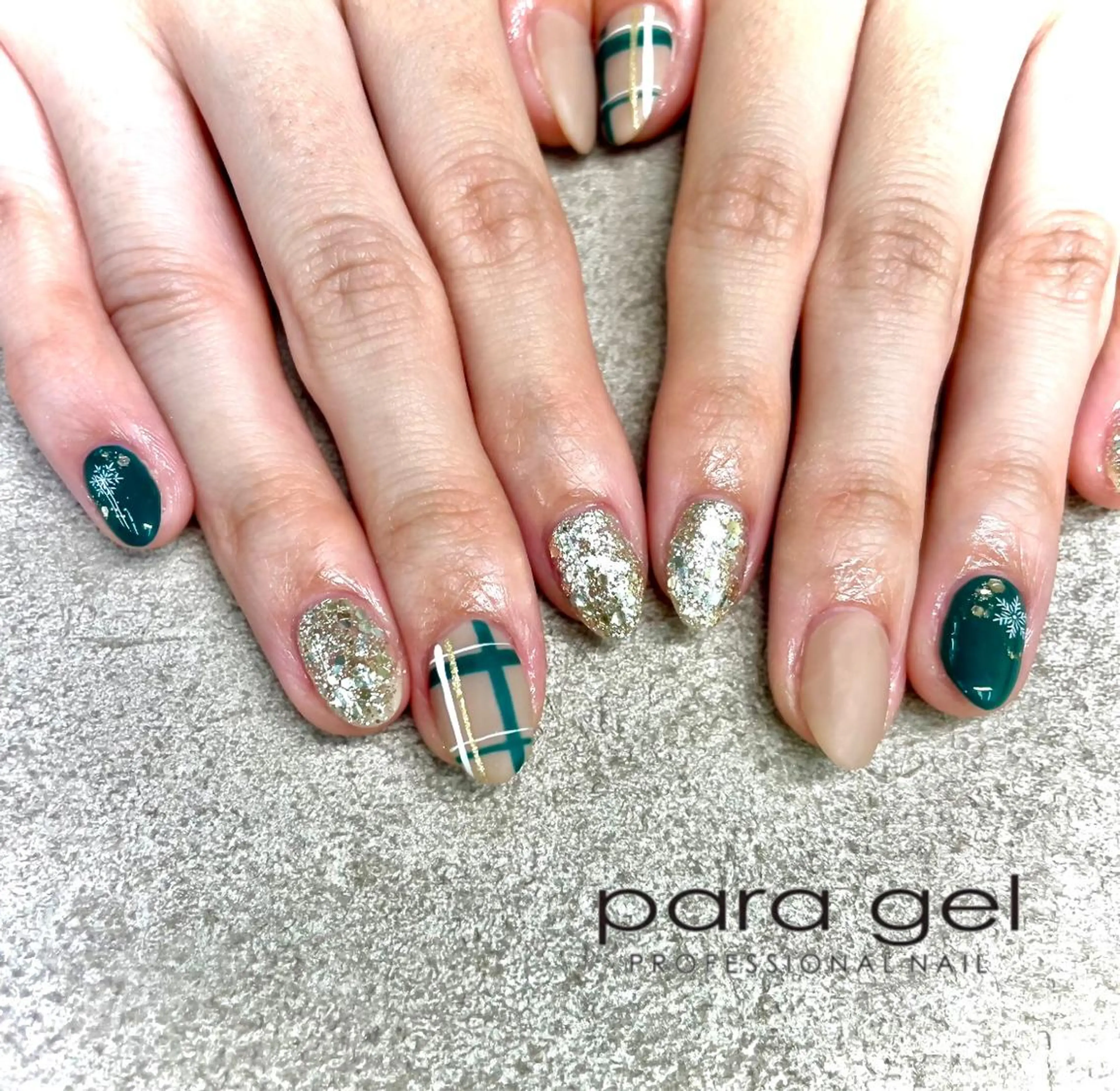 ネイル ジェルネイル グリーン 持ち込み パラジェル 冬ネイル ハンドネイル Bianca🎀 ONODERAのネイルデザイン