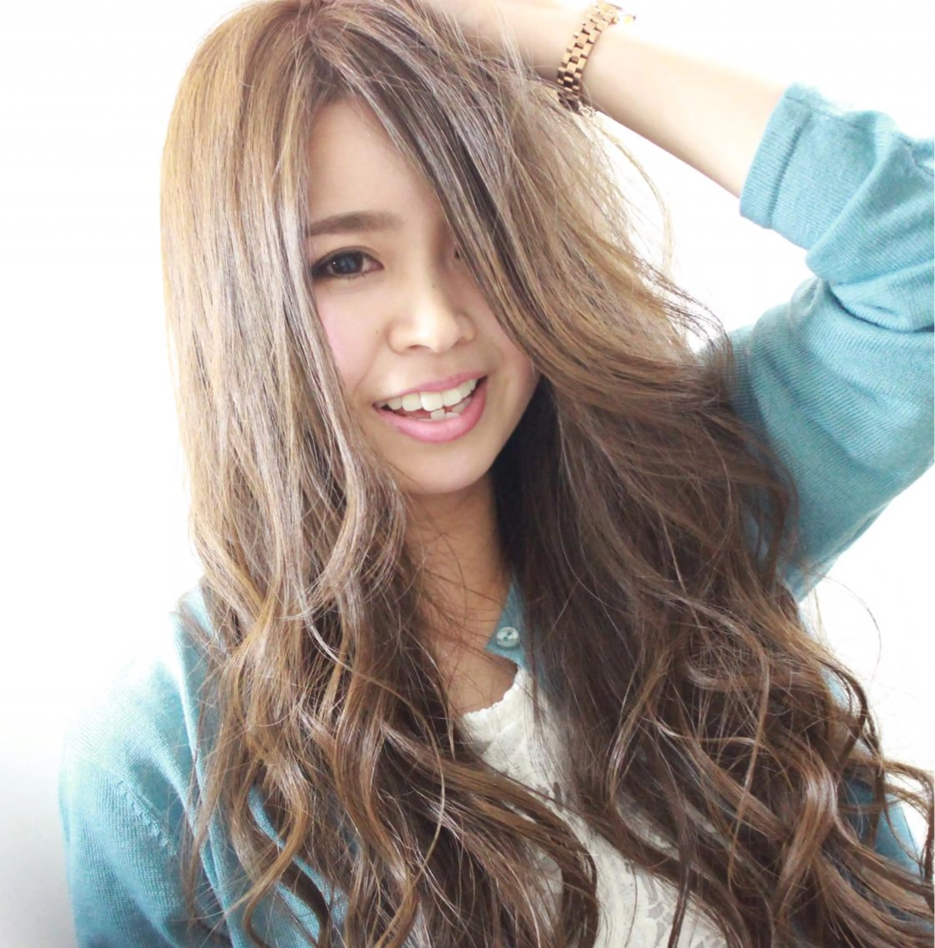 ロング 伊藤 裕貴のヘアスタイル